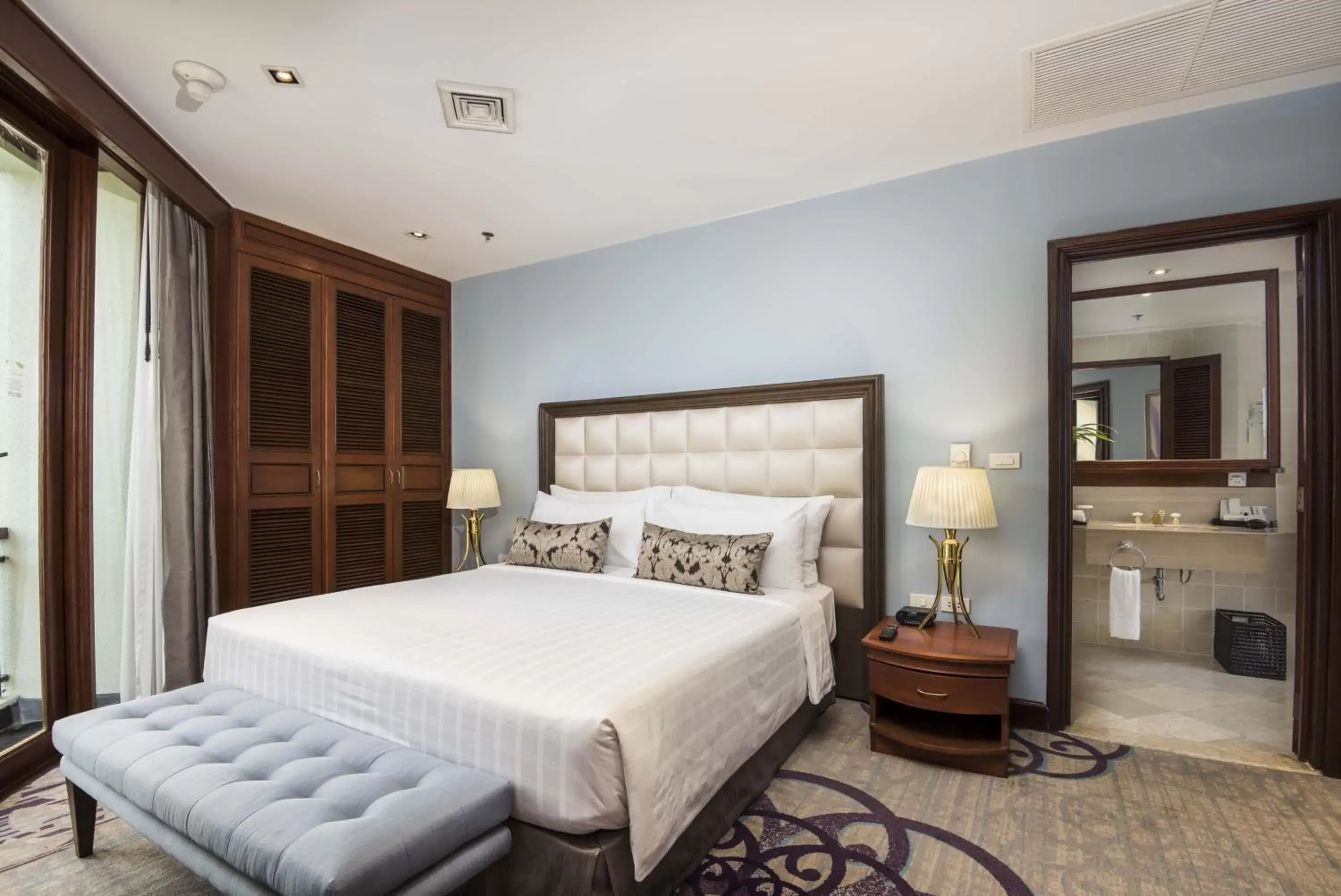 Bedroom, Bed in Chatrium Hotel Royal Lake Yangon