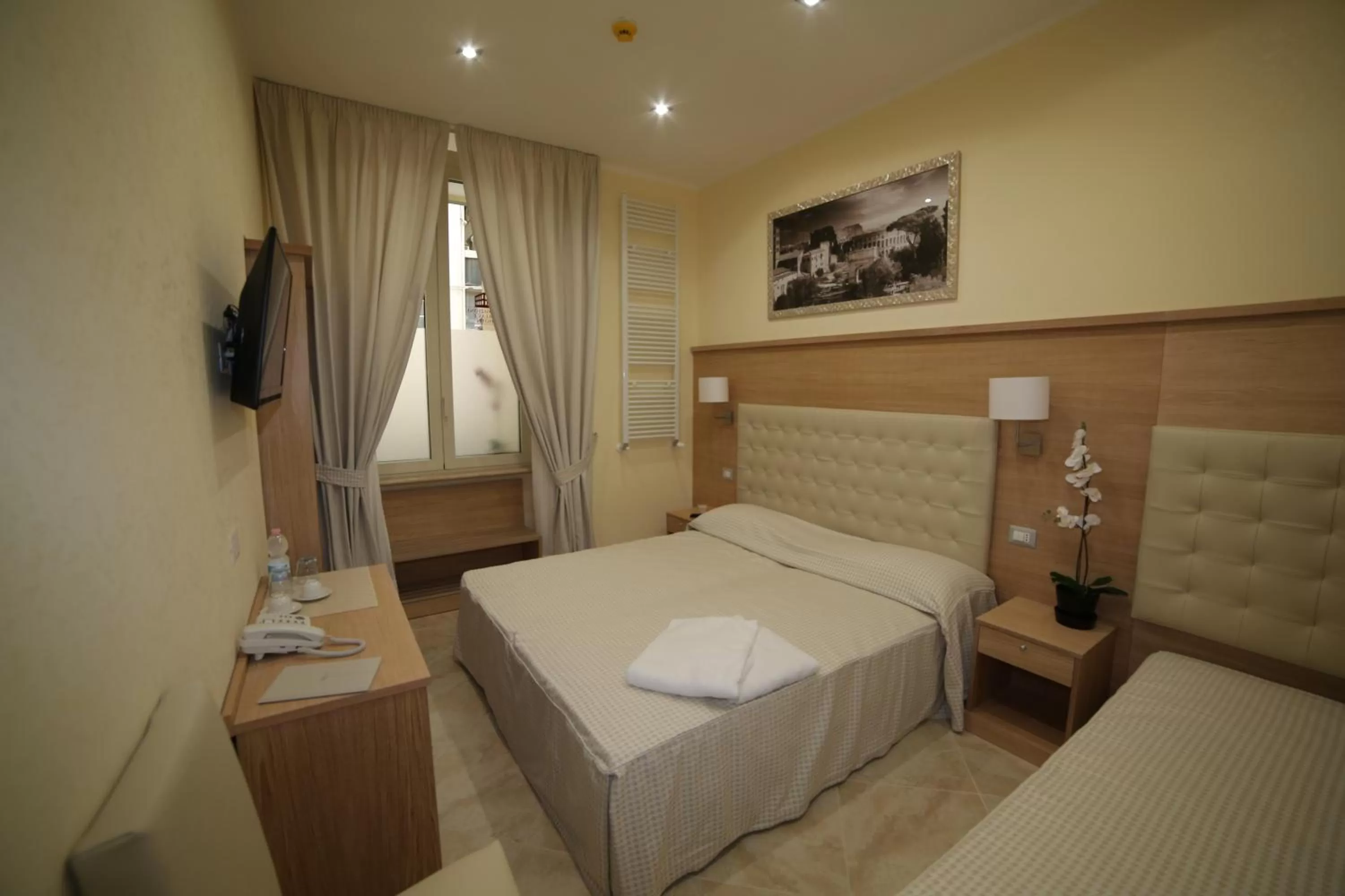 Photo of the whole room, Bed in Esposizione Palace Hotel