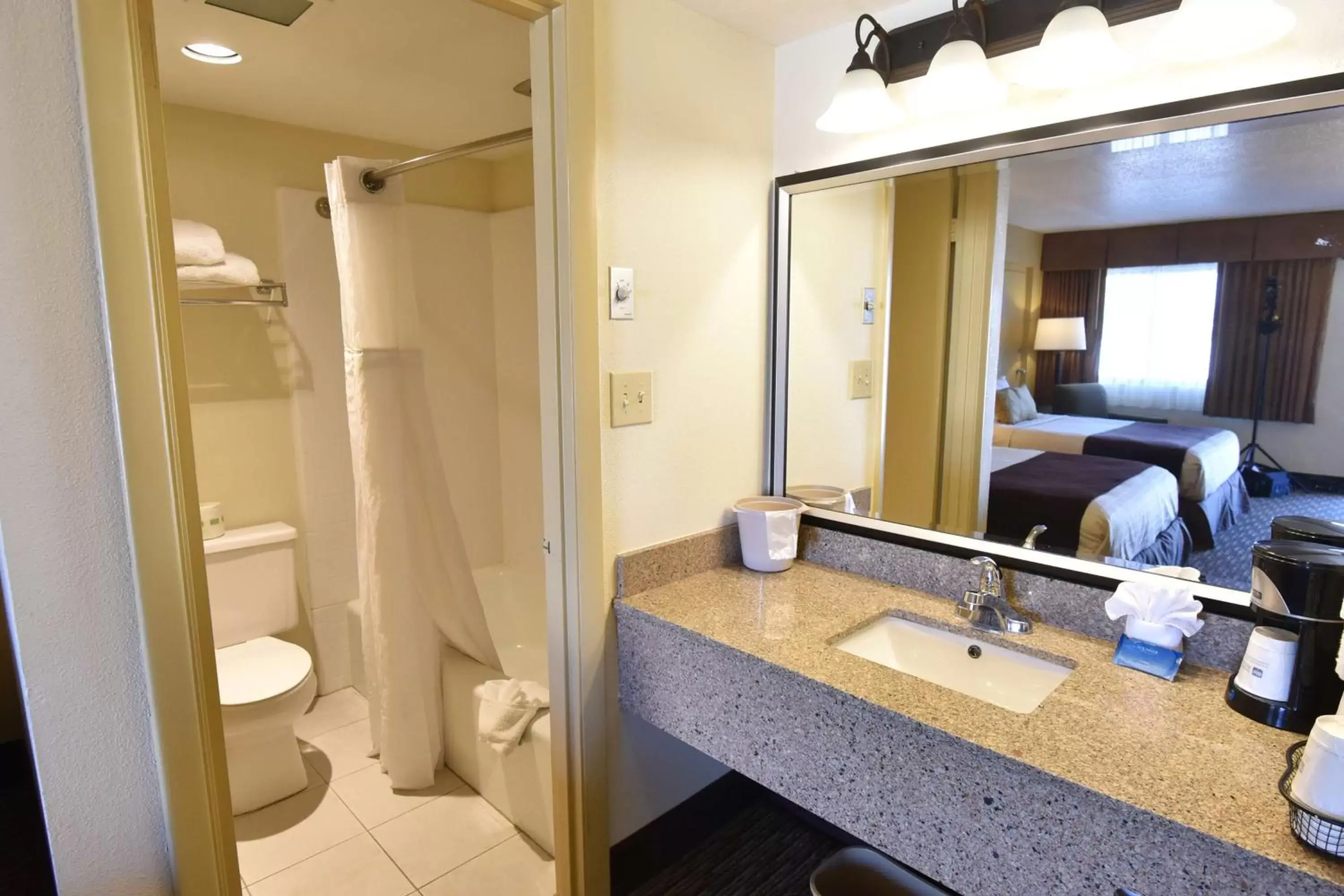 Bathroom in Best Western Winchester Hotel