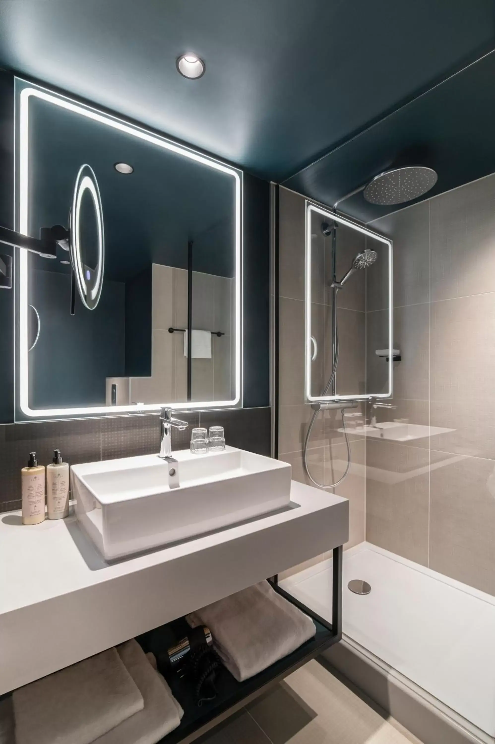 Bathroom in Novotel Rotterdam Brainpark