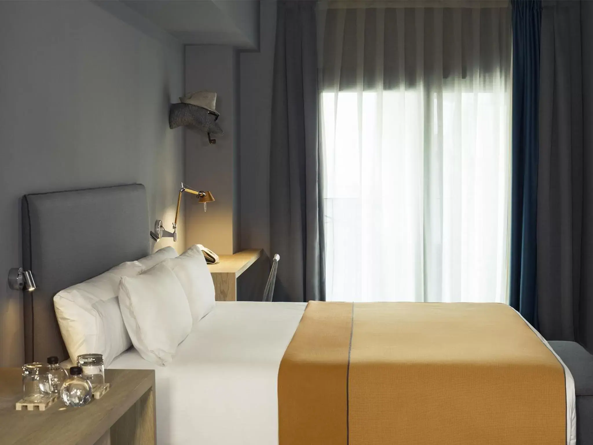 Bed in Yurbban Trafalgar Hotel