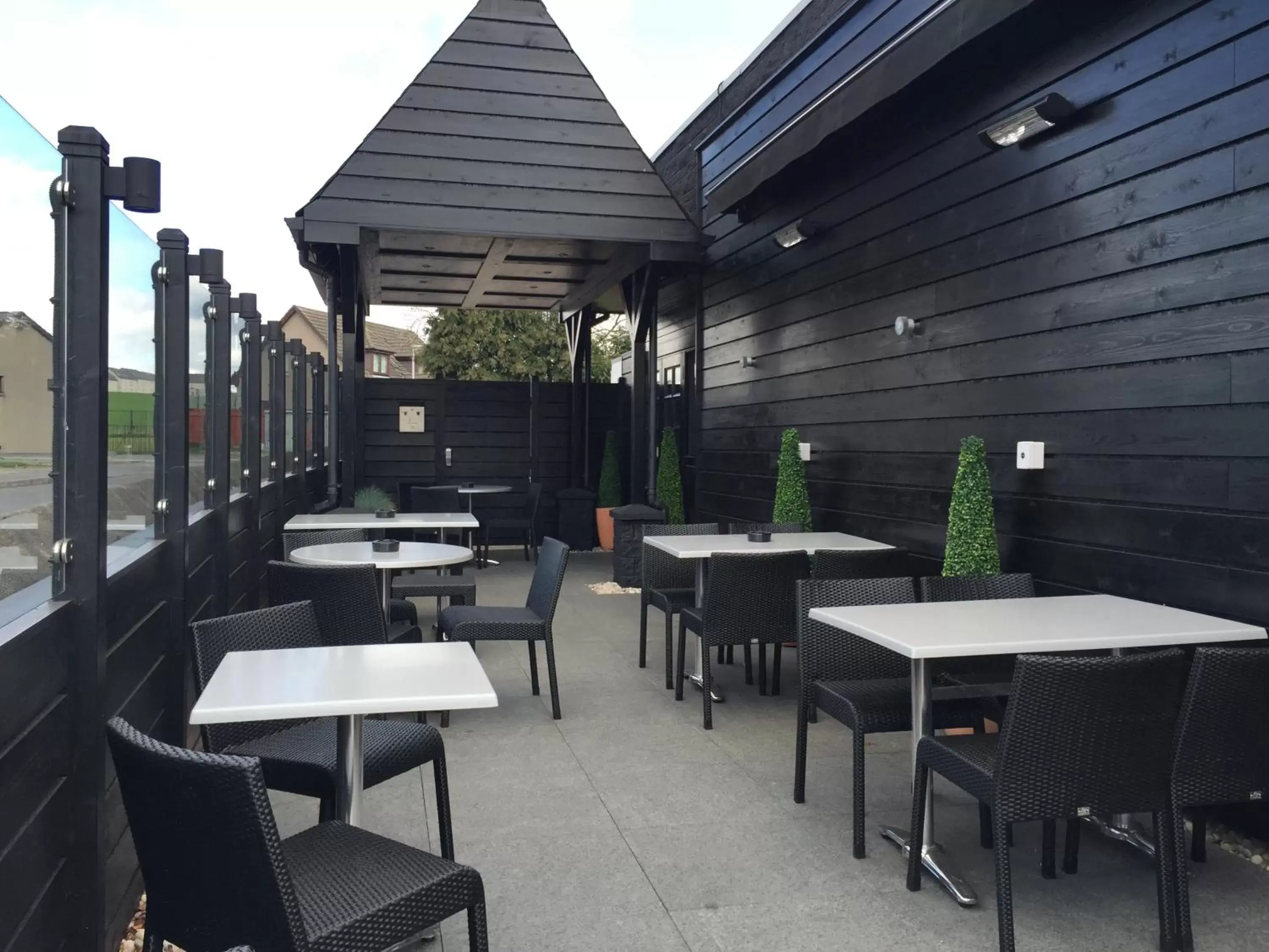 Patio, Restaurant/Places to Eat in The Craighaar Hotel