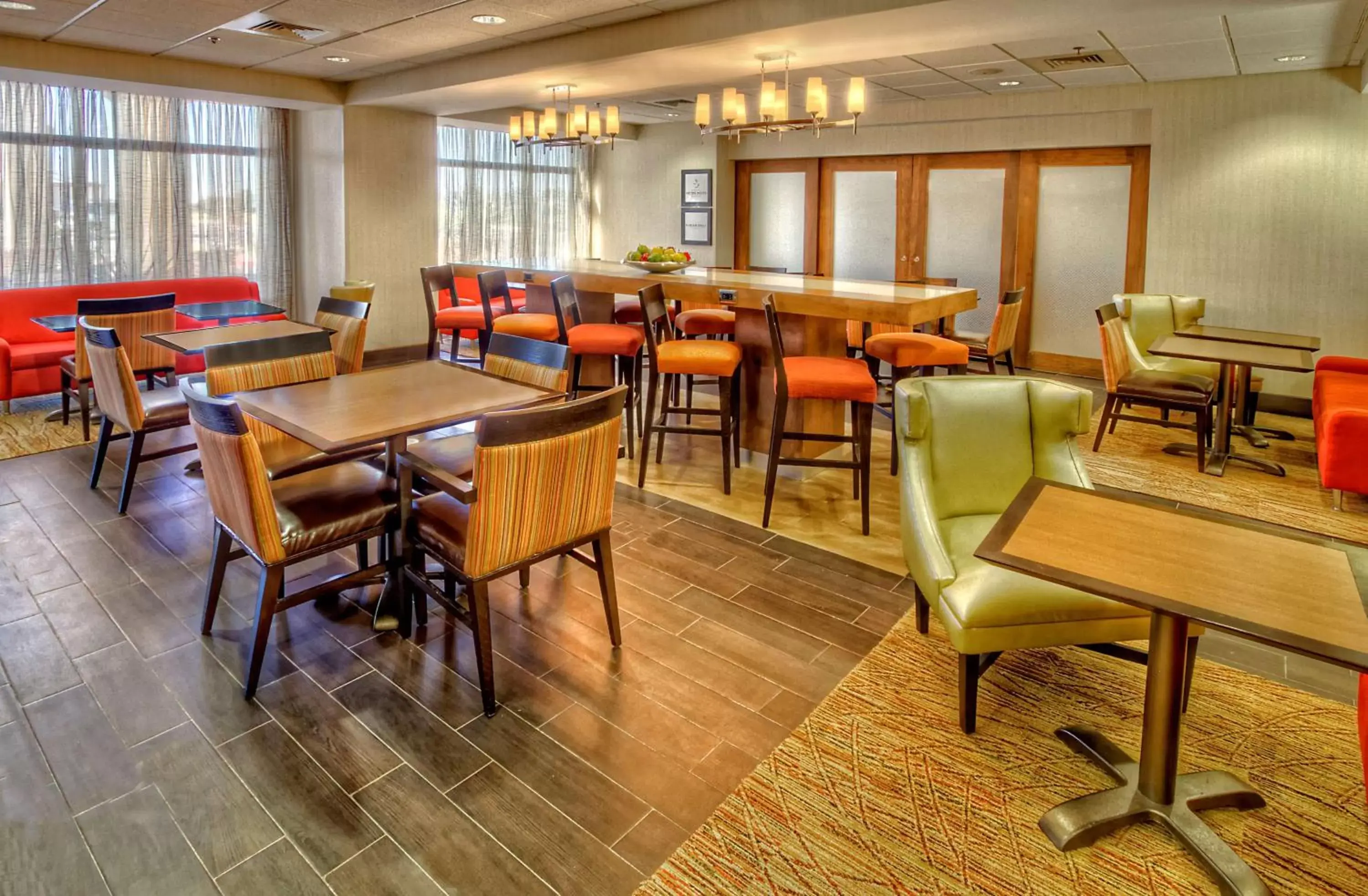 Lobby or reception, Restaurant/Places to Eat in Hampton Inn Midland