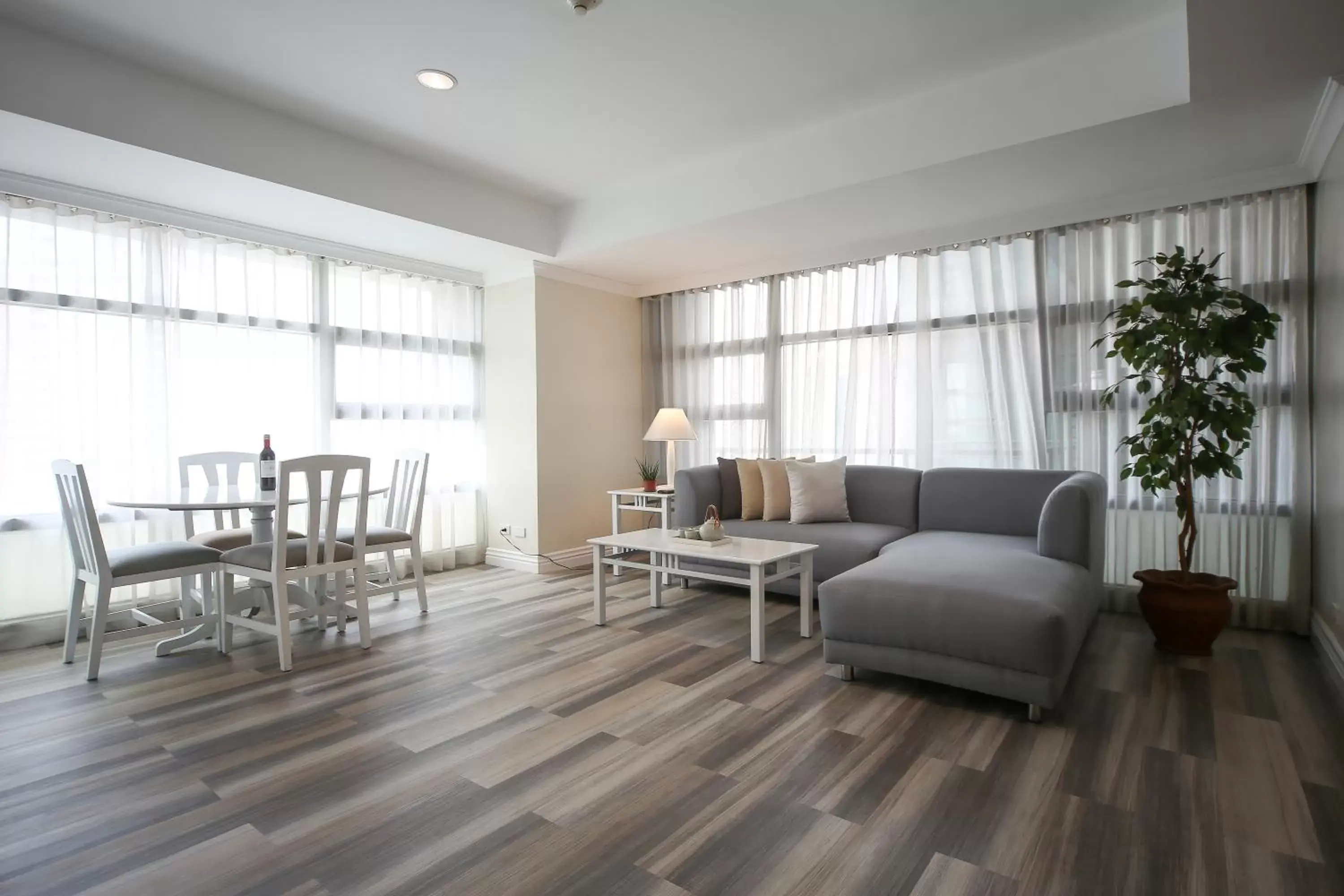 Living room, Seating Area in Infinity Tower Suites