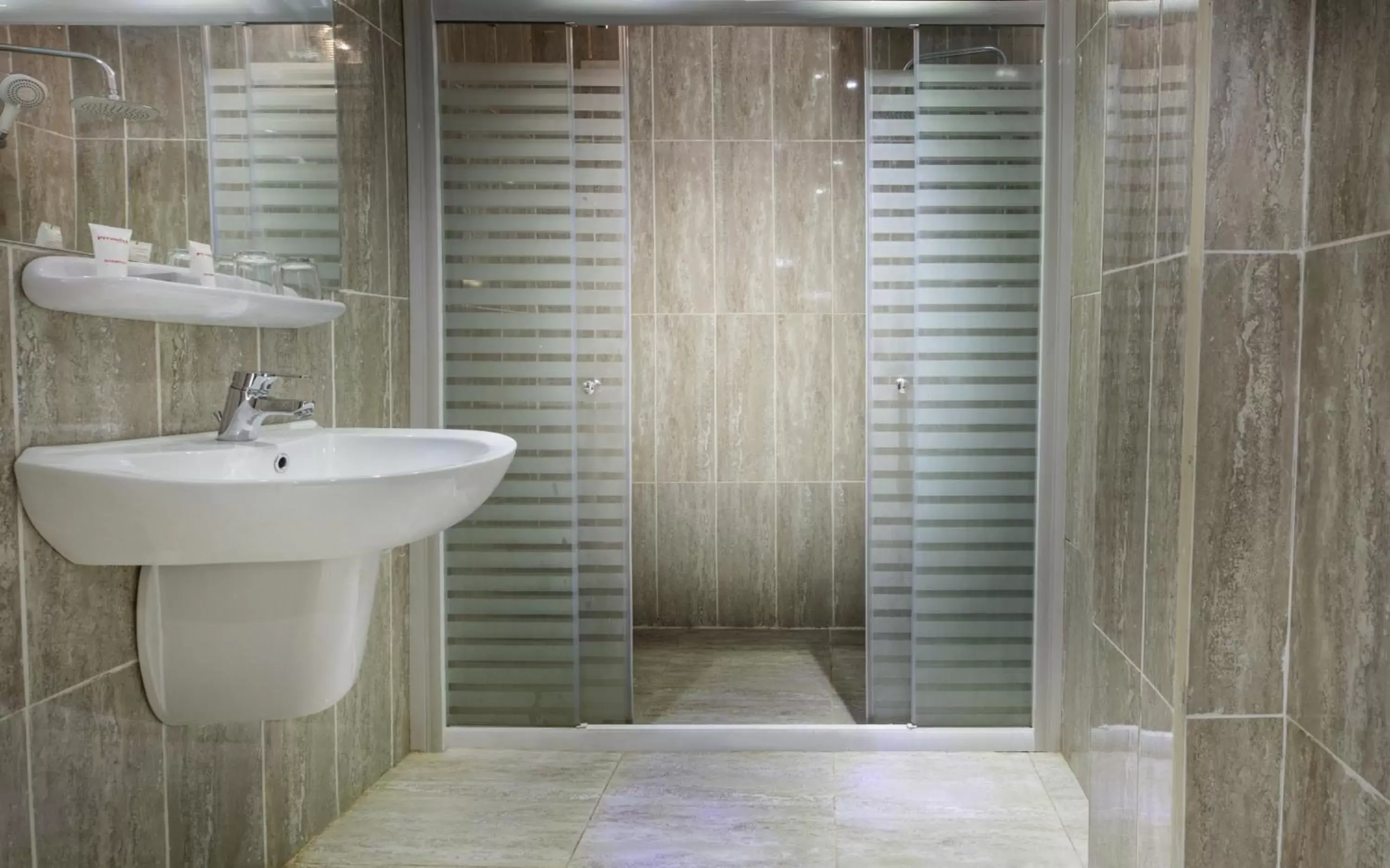 Shower, Bathroom in Obelisk Nile Hotel Aswan