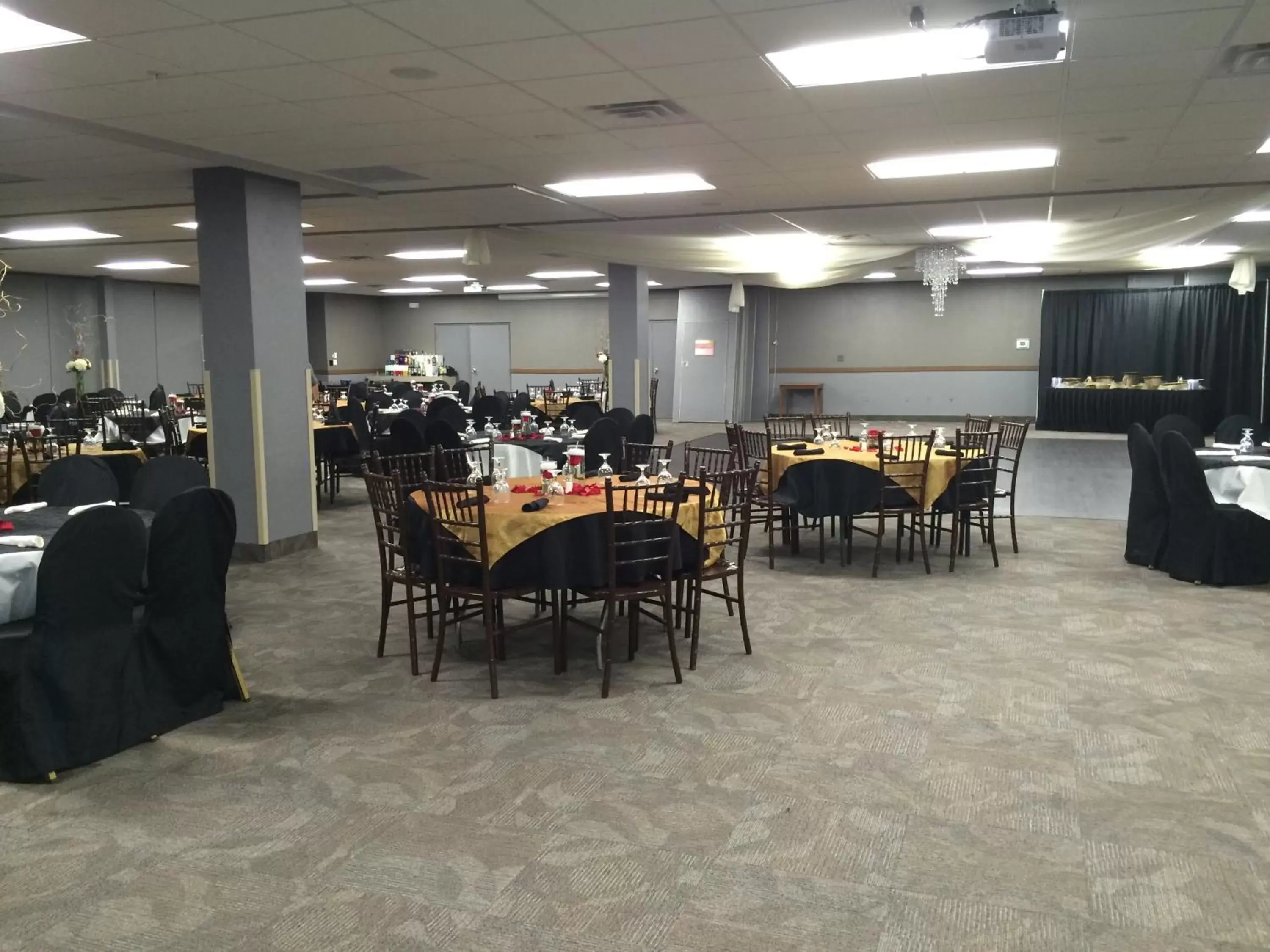 Banquet/Function facilities, Restaurant/Places to Eat in Boarders Inn & Suites by Cobblestone Hotels - Grand Island