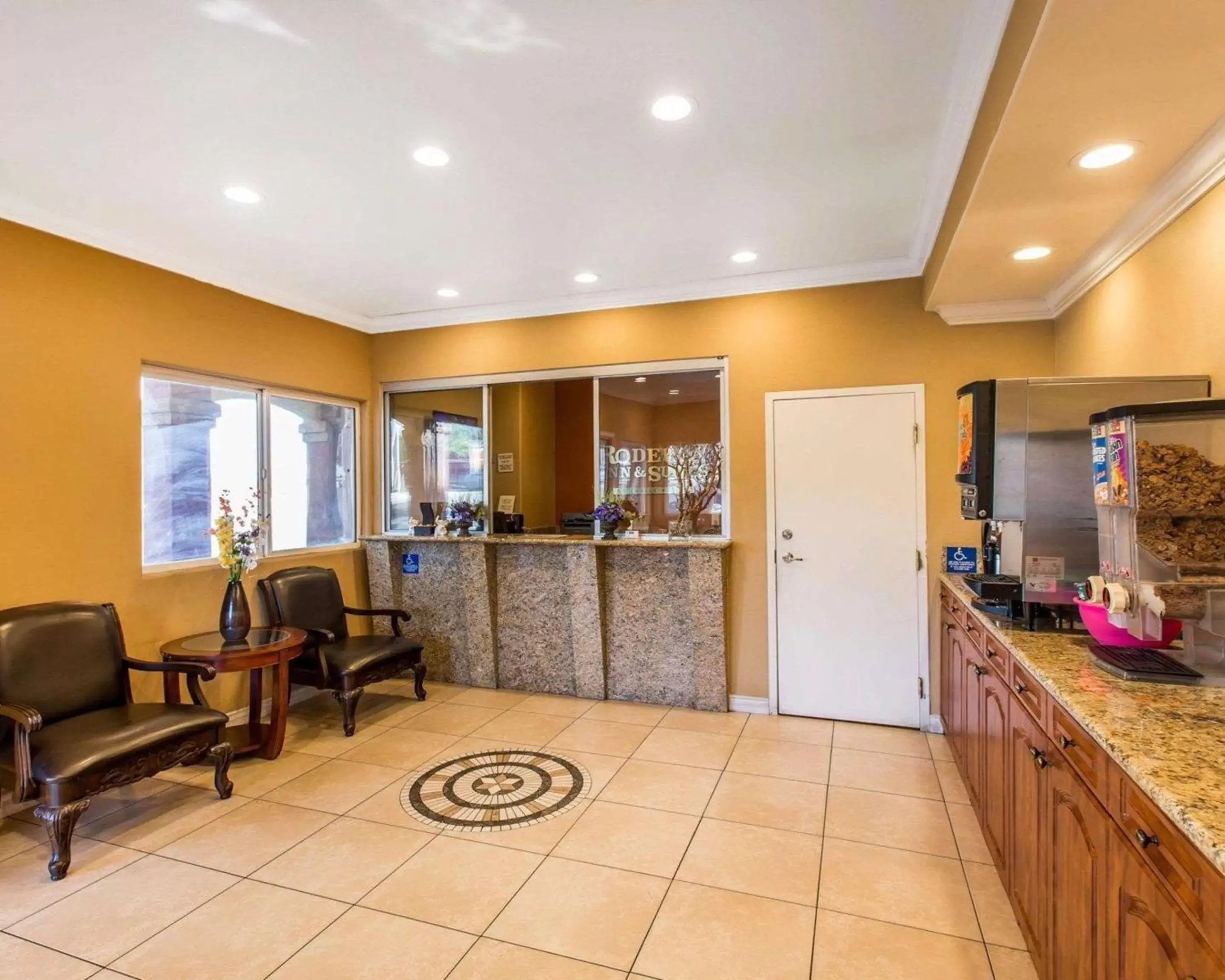 Lobby or reception in Rodeway Inn & Suites Corona Lobby or reception in Rodeway Inn & Suites Corona