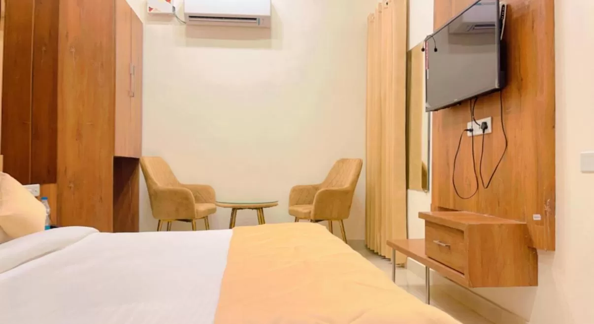 Communal lounge/ TV room, Bed in City View With Garden -5 Mins Walk From GOLDEN TEMPLE