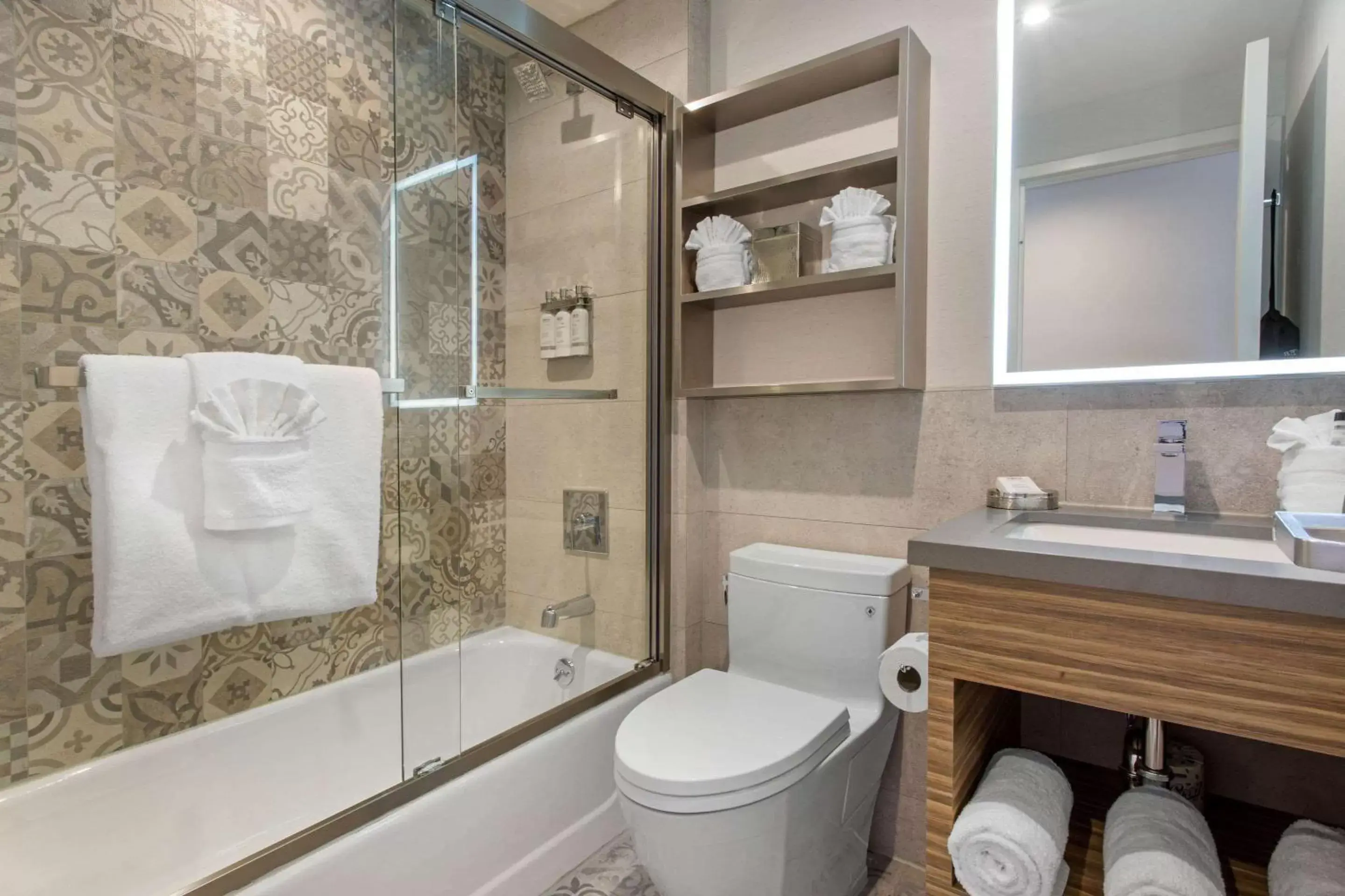 Bathroom in Insignia Hotel, Ascend Hotel Collection