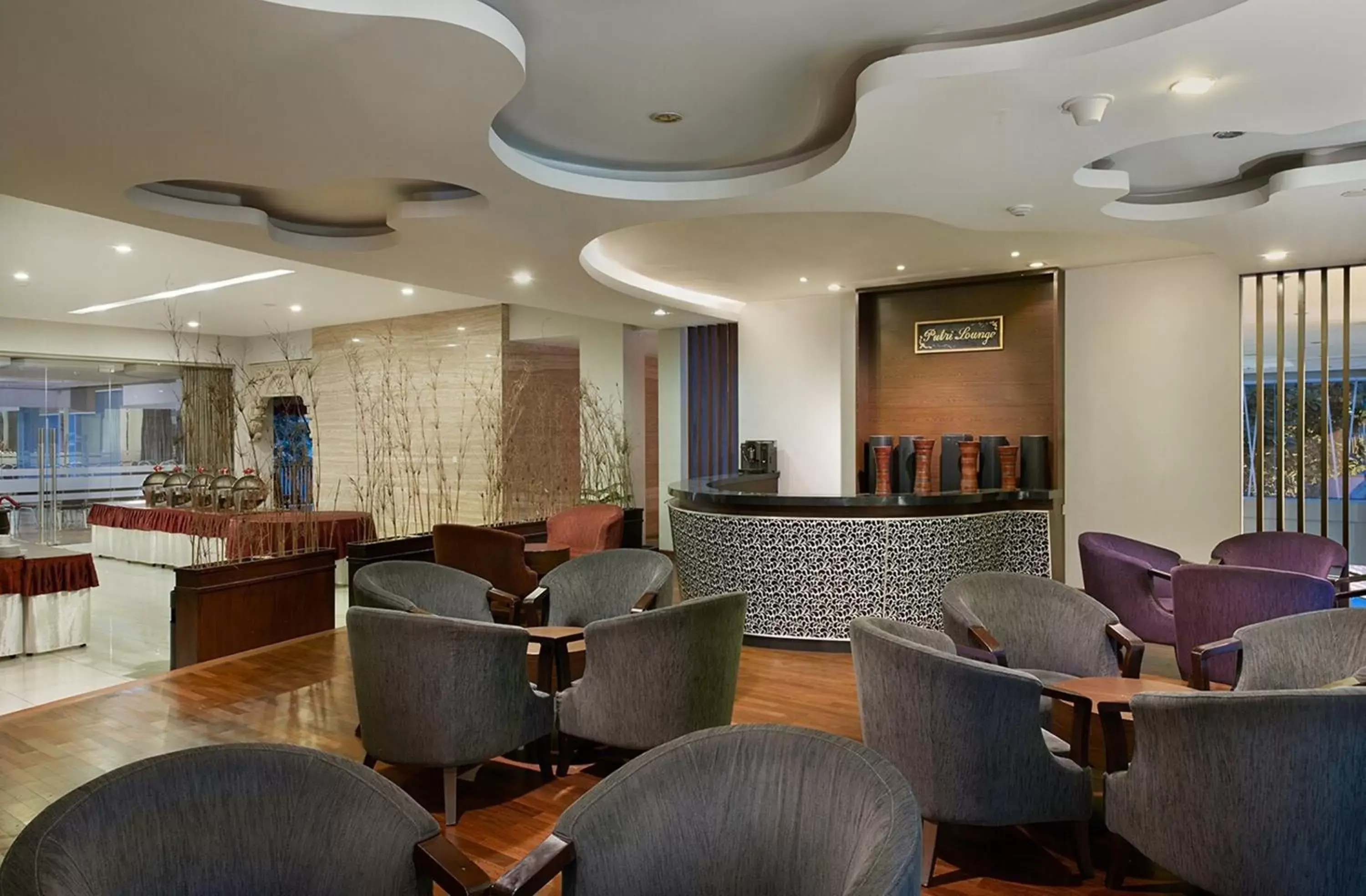 Lounge or bar, Lounge/Bar in Grand Cakra Hotel Malang