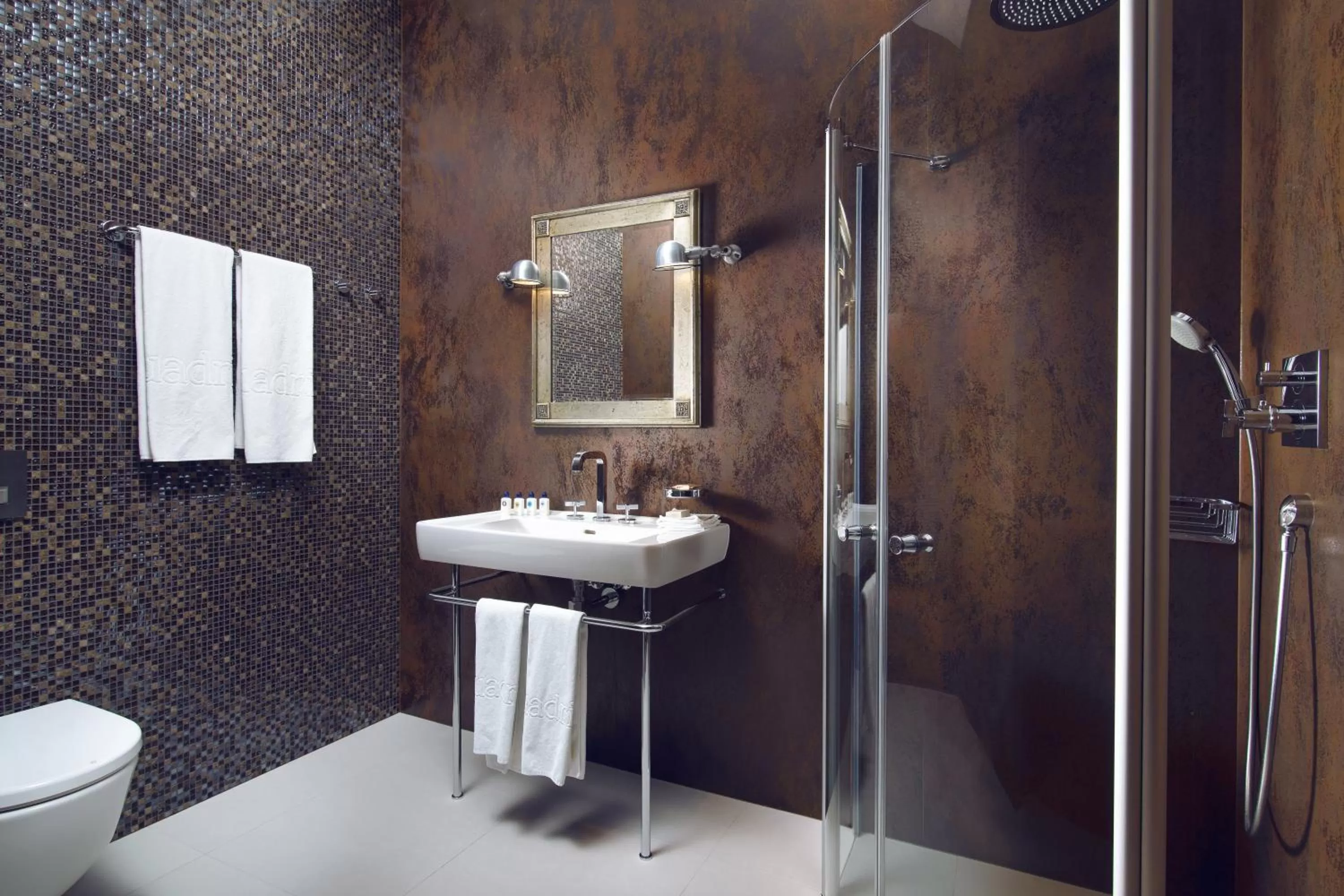 Shower in Relais & Châteaux Hotel Quadrille - Adults Only
