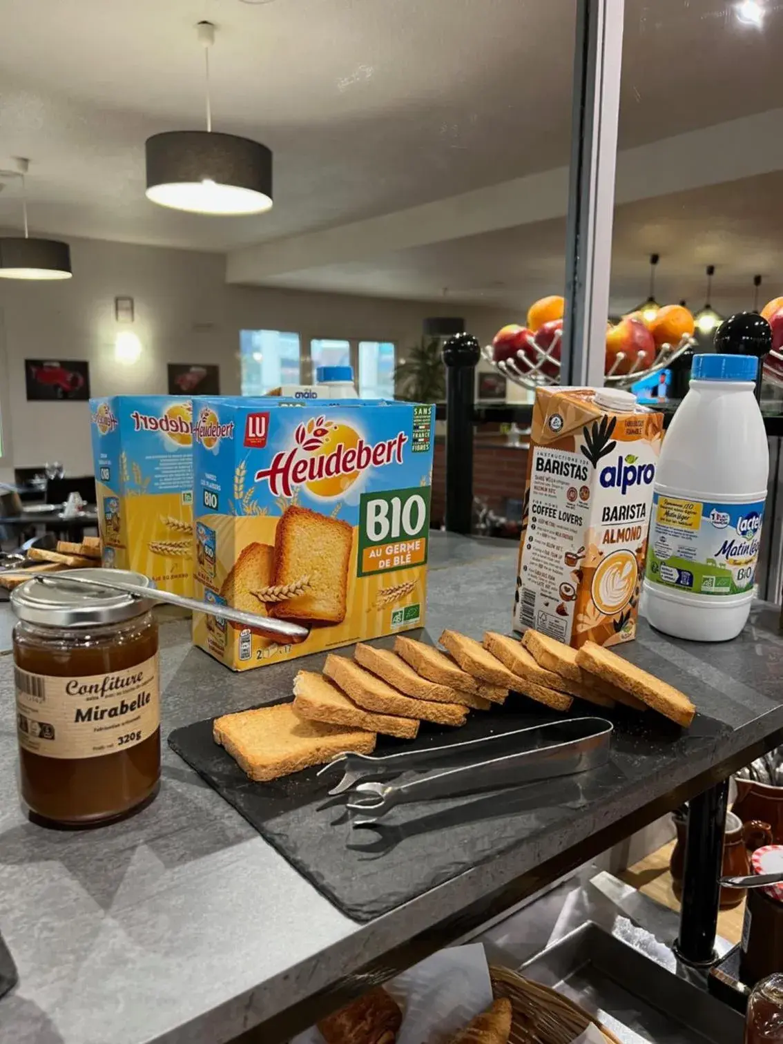 Continental breakfast in Logis Cottage Hôtel