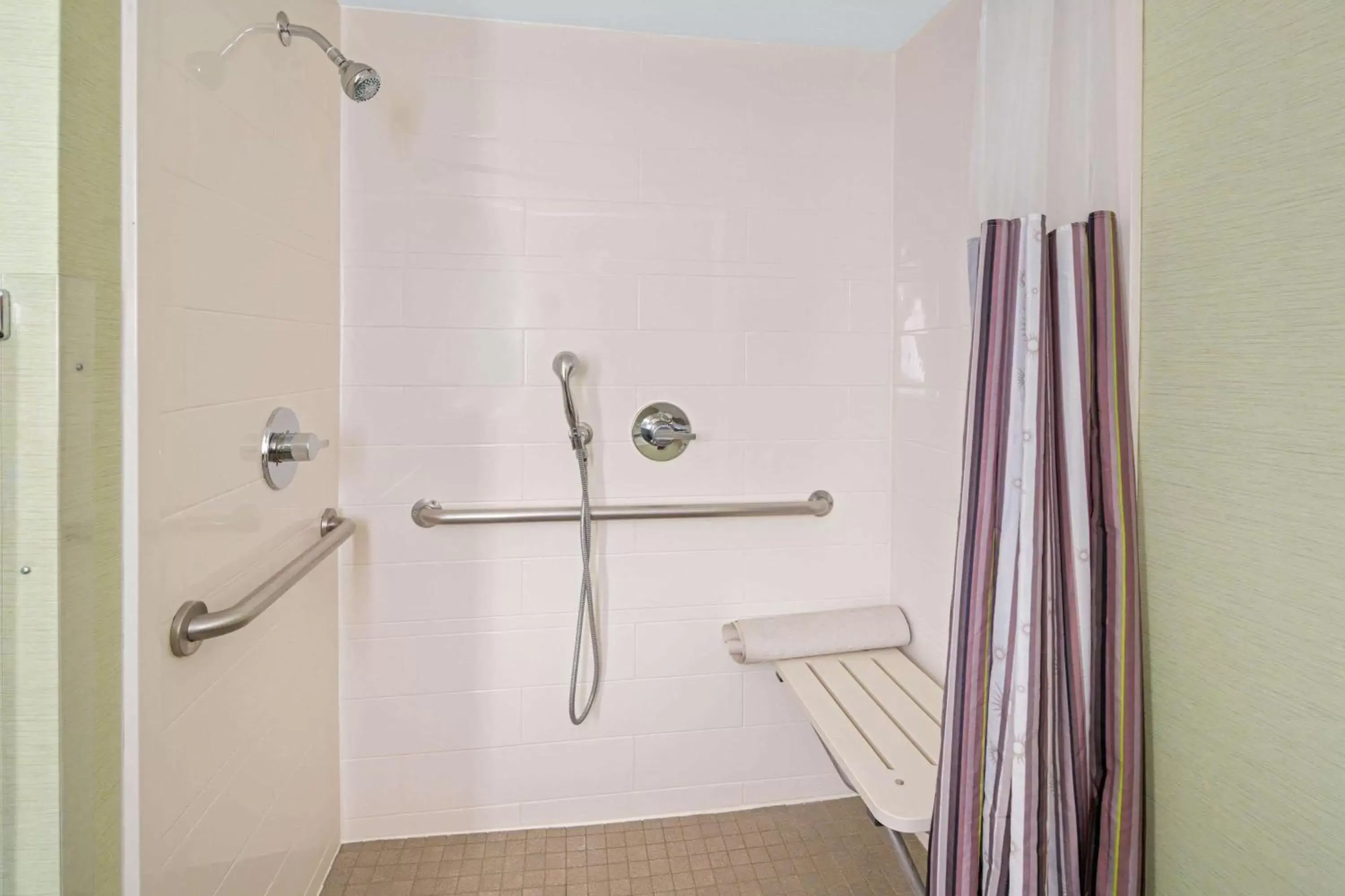 Shower, Bathroom in La Quinta by Wyndham Orange County Airport