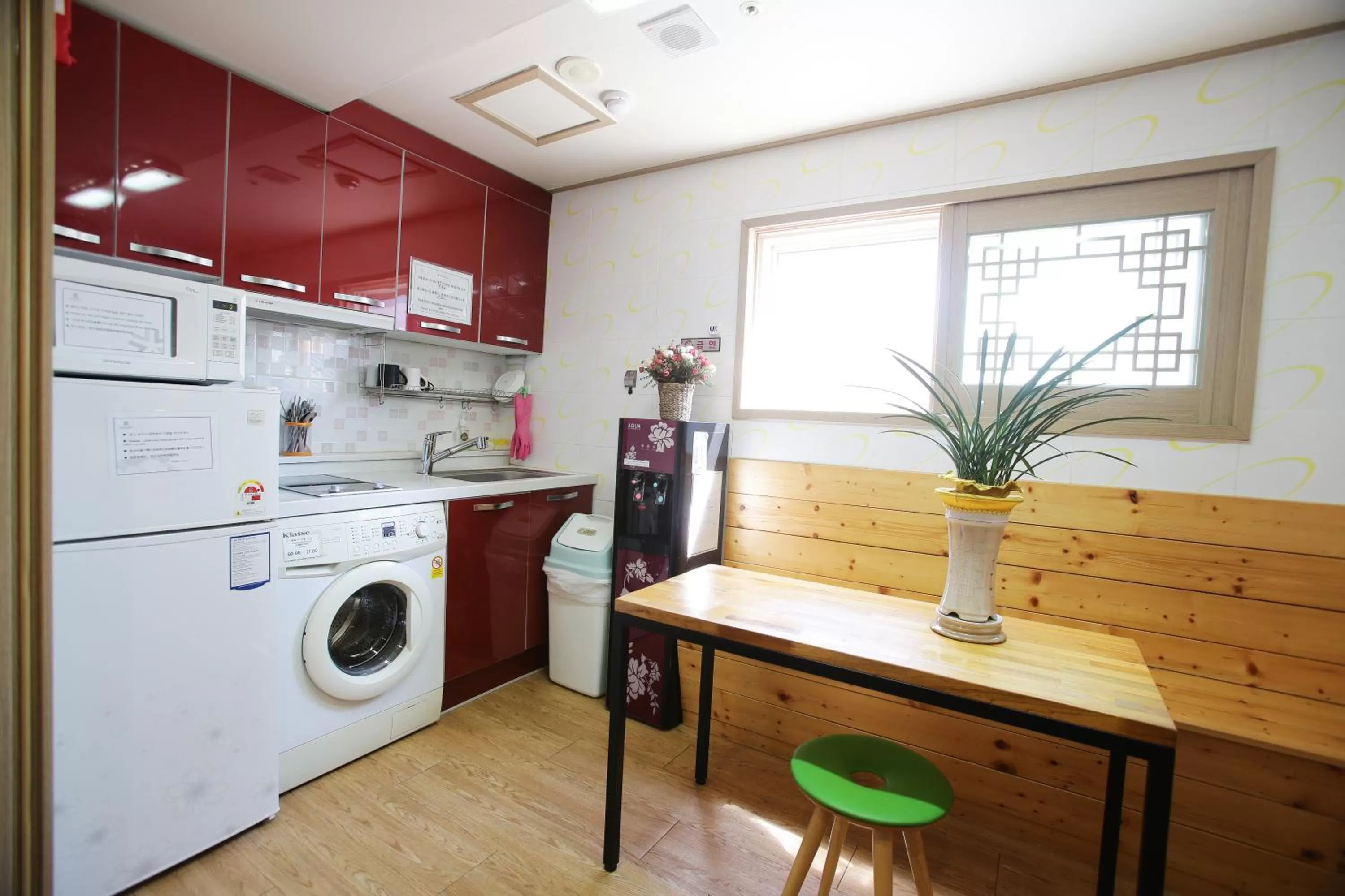 Communal kitchen, Kitchen/Kitchenette in K-POP Residence Myeongdong 1