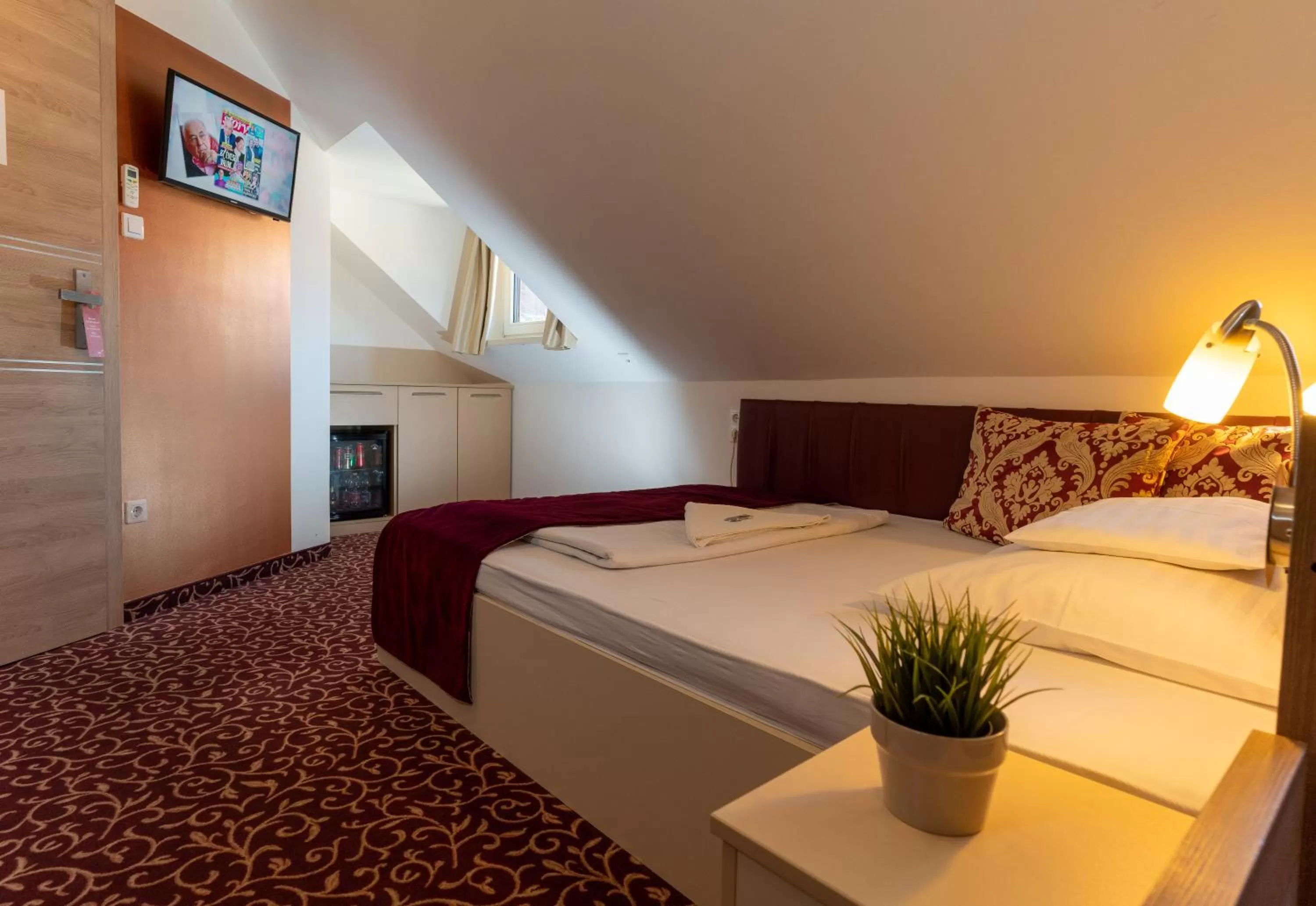 Photo of the whole room, Bed in Teátrum Boutique Hotel