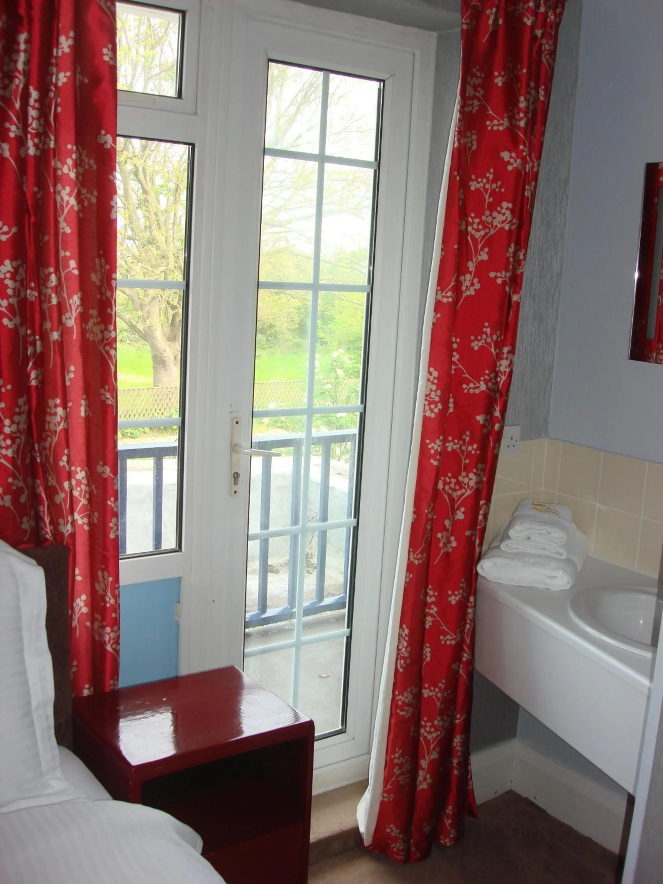 Day, Bed in Yellow Mountain Hotel