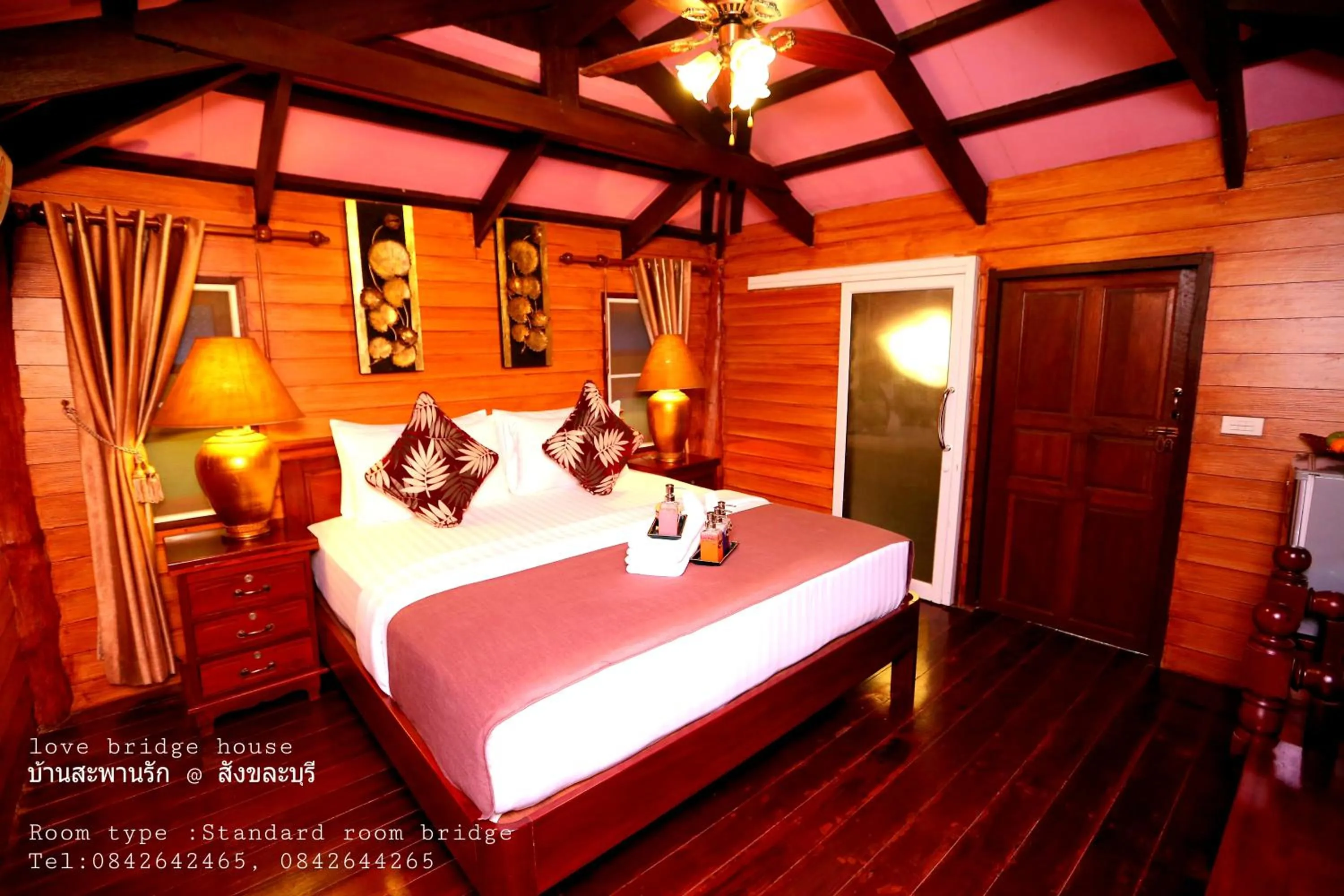 Bed in Love Bridge House บ้านสะพานรัก