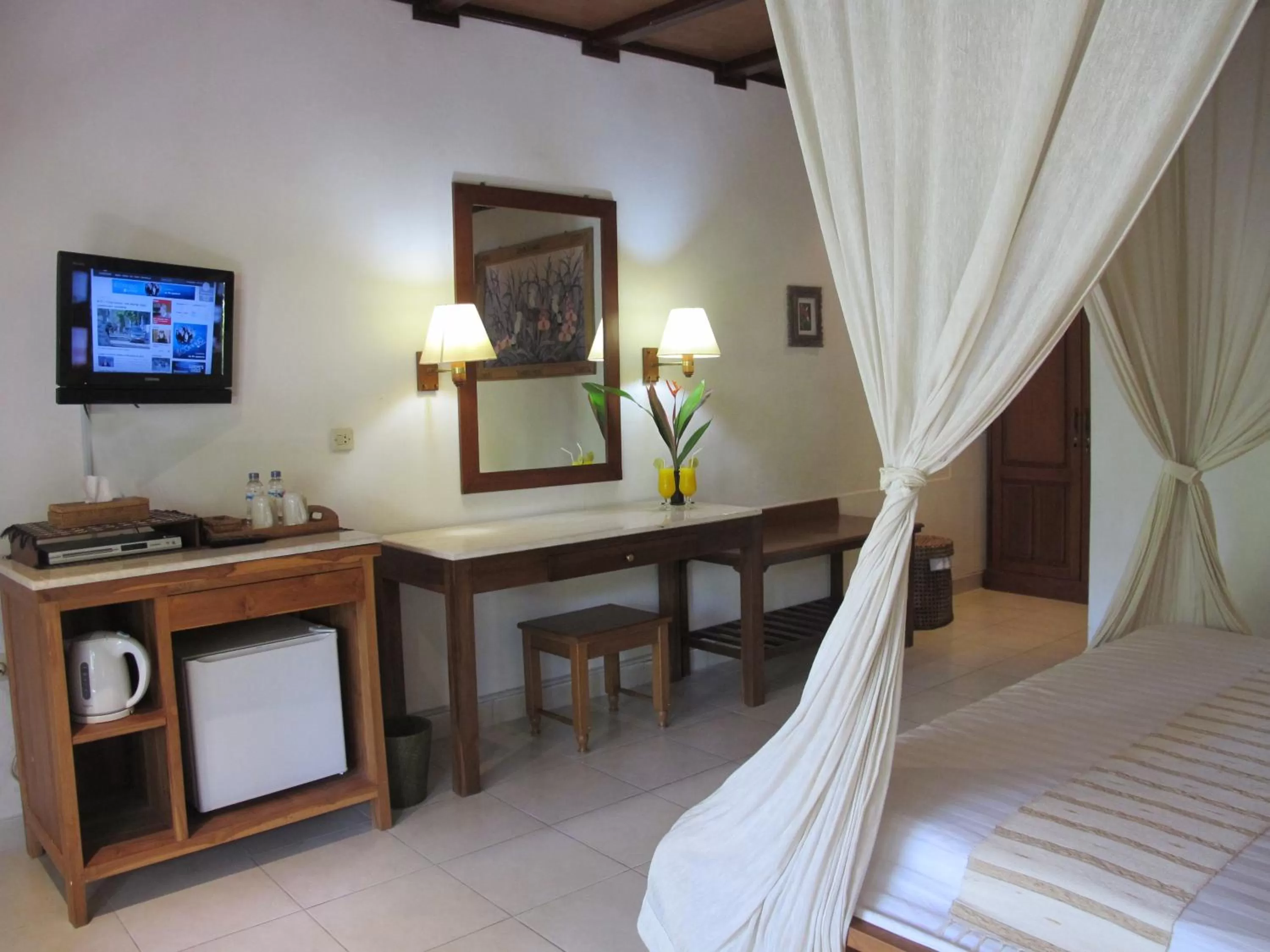 Photo of the whole room, Bed in Bumi Ayu Bungalow Sanur