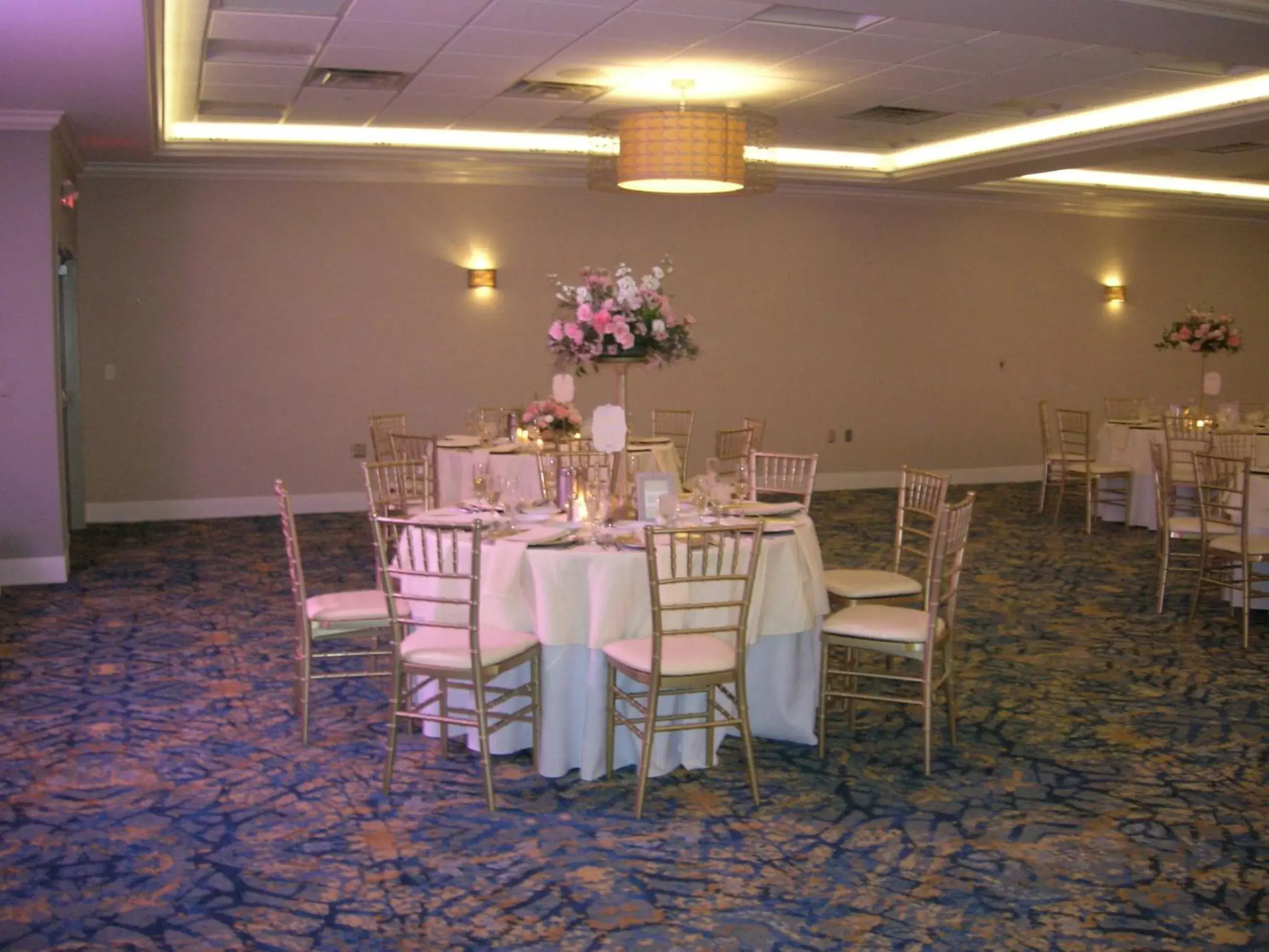 Banquet/Function facilities, Restaurant/Places to Eat in Crowne Plaza Hotel and Suites Pittsburgh South, an IHG Hotel