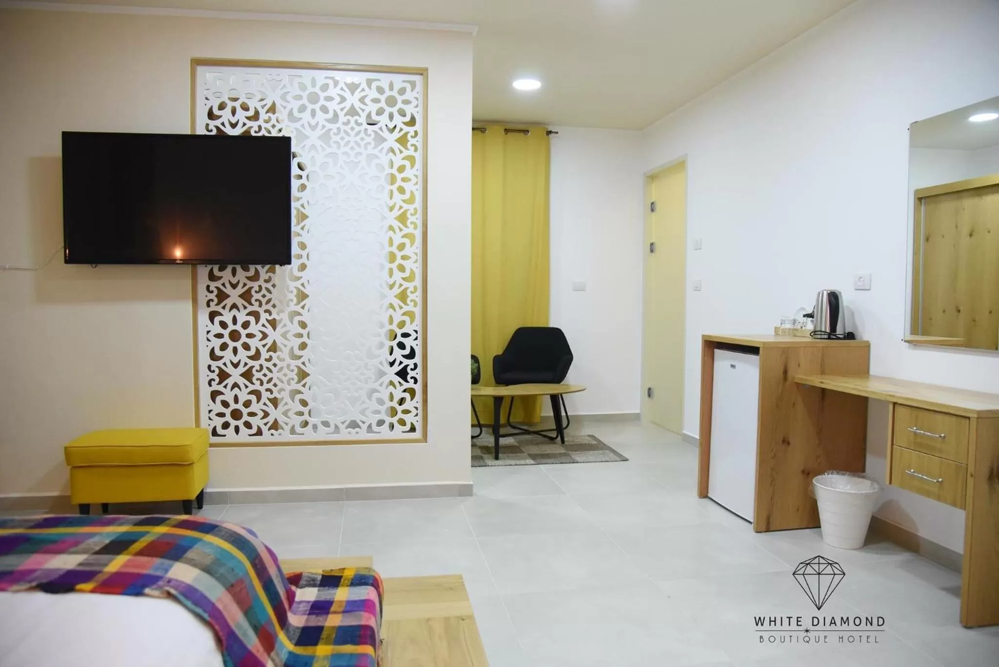 Bed in White Diamond