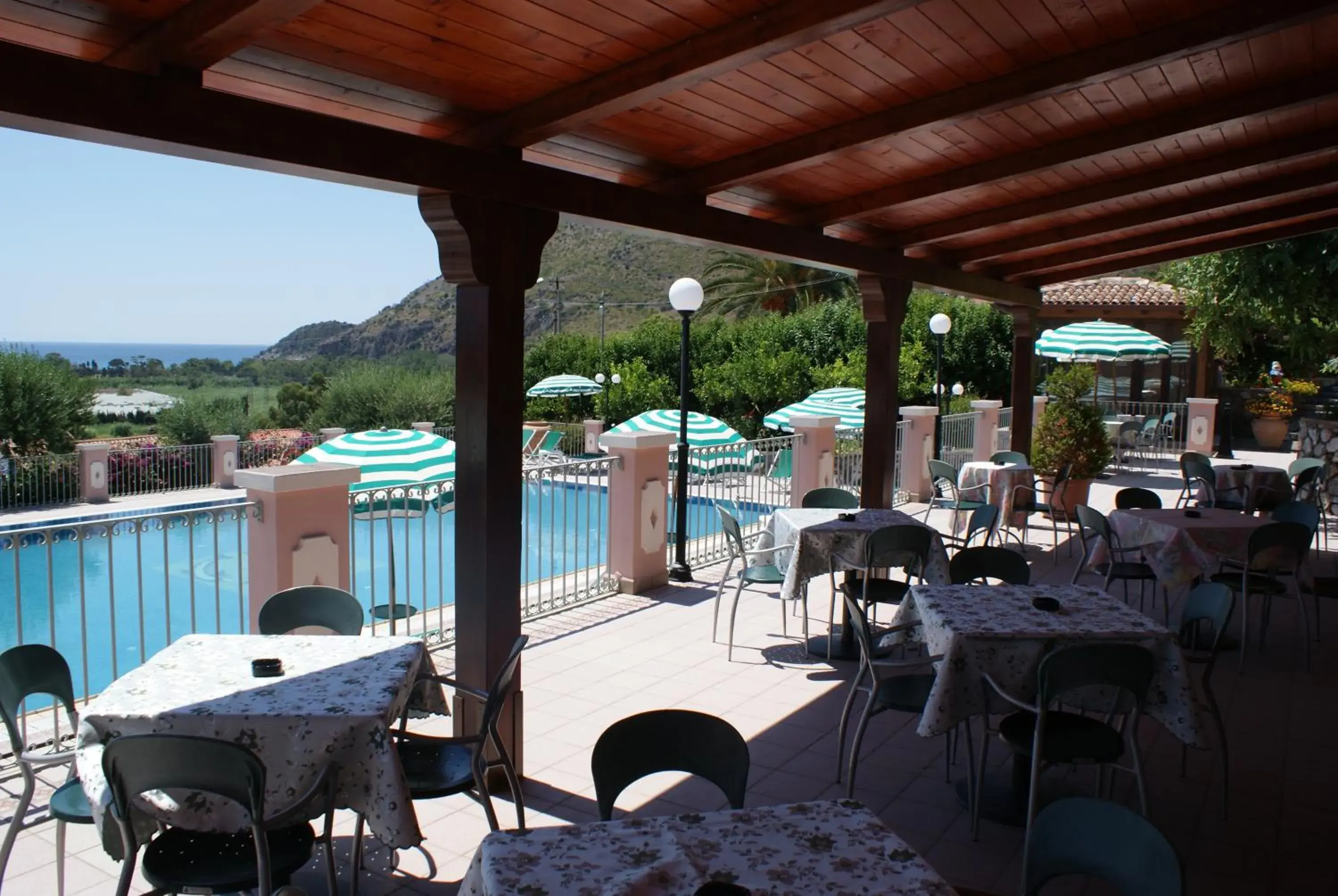 Swimming pool, Restaurant/Places to Eat in Hotel Ristorante Borgo La Tana