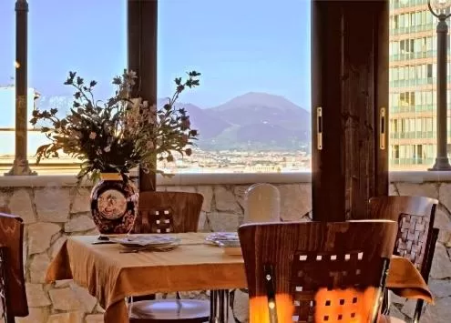 Restaurant/places to eat in Hotel Eden