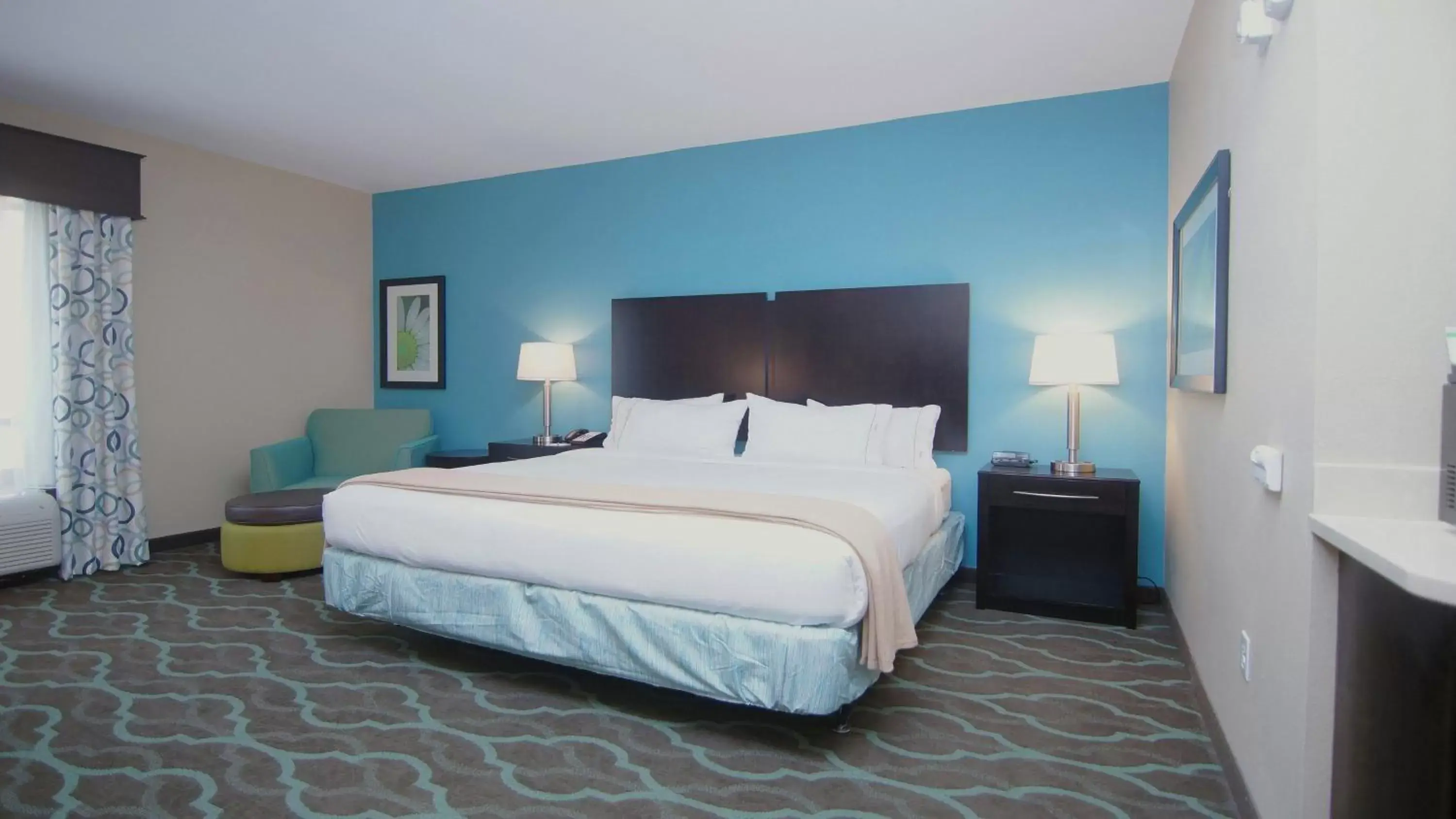 Photo of the whole room, Bed in Holiday Inn Express Hotels & Suites Cuero, an IHG Hotel