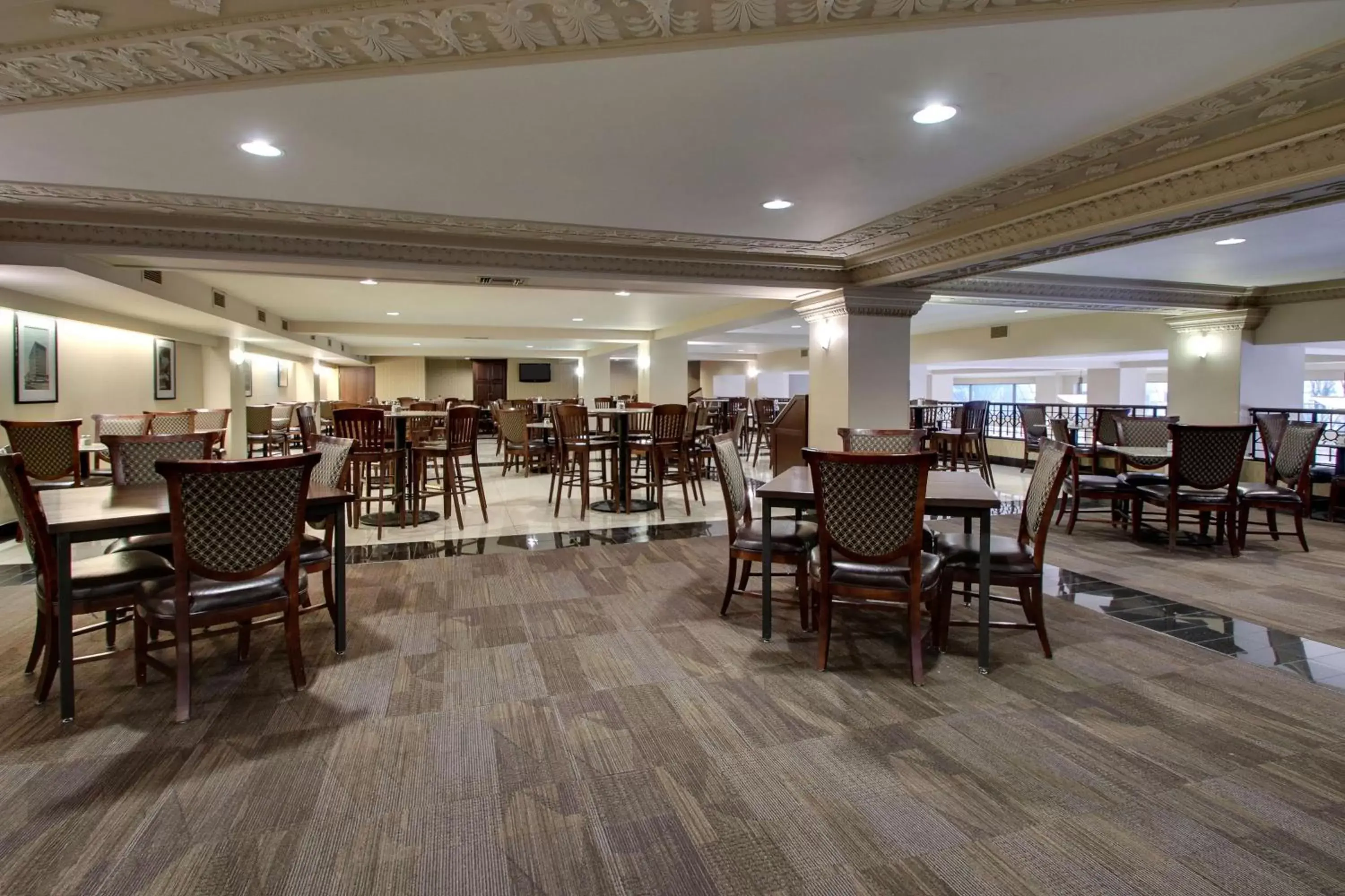 Restaurant/Places to Eat in Drury Plaza Hotel Broadview Wichita