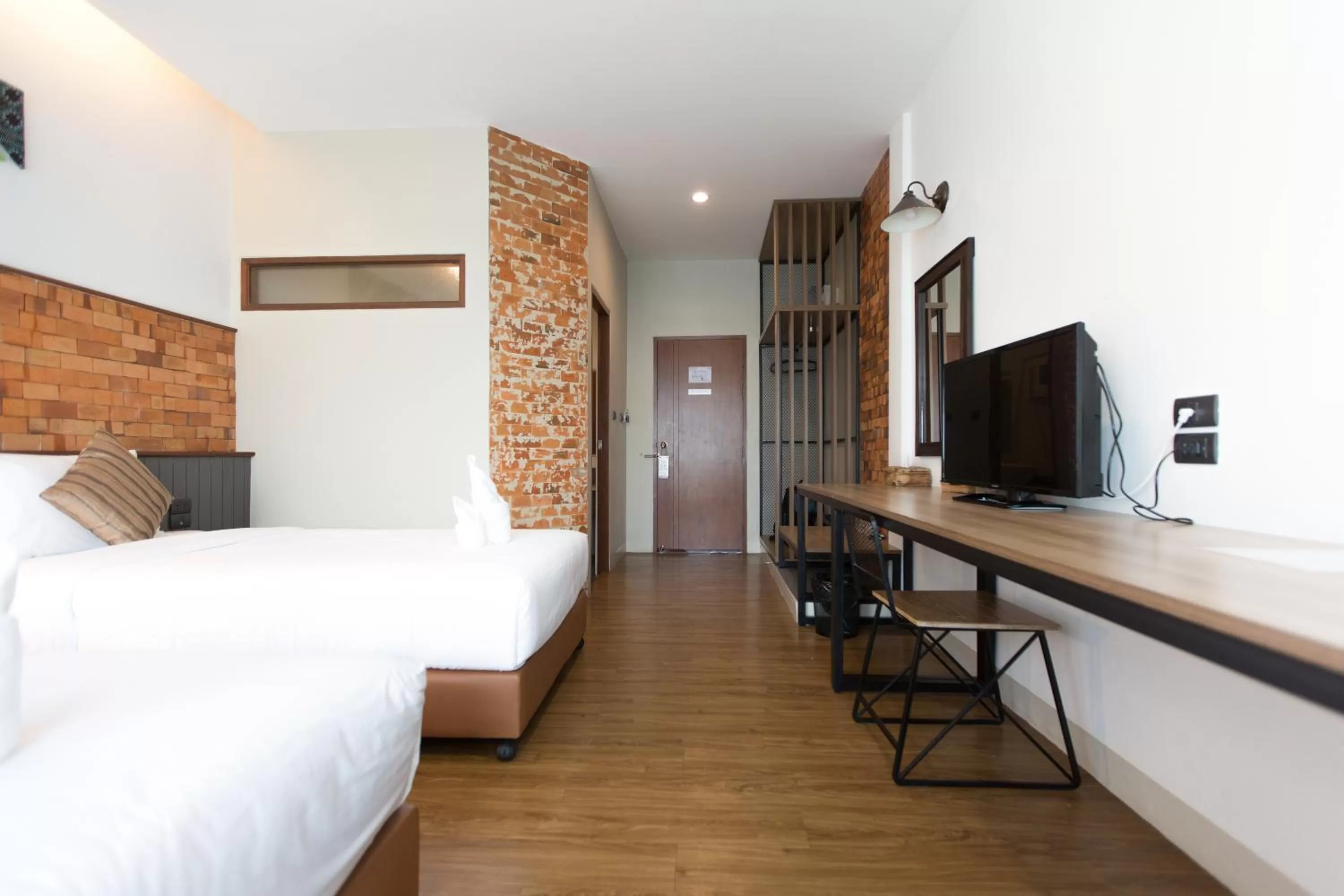 TV and multimedia, Bed in The Old City Wall Inn