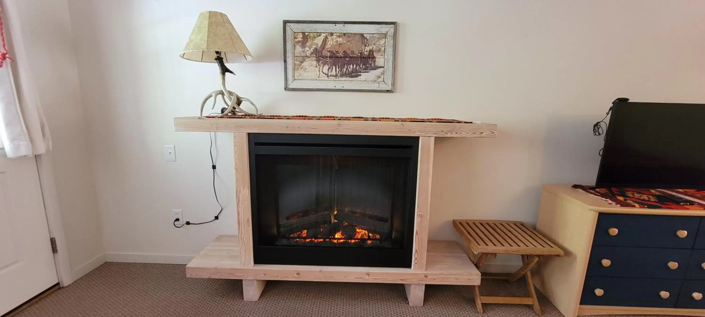 flat iron, TV/Entertainment Center in Hot Springs Inn