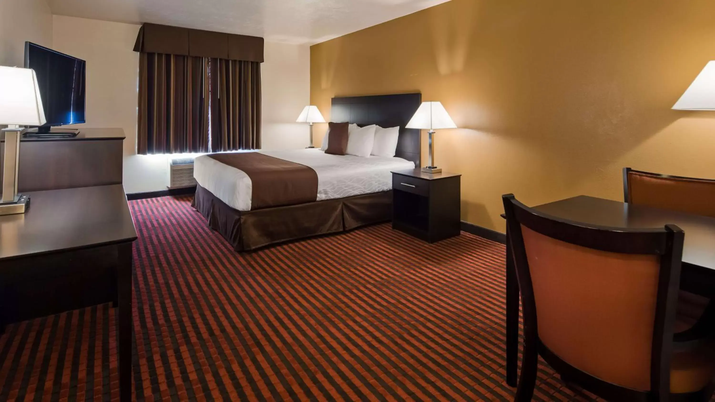 Photo of the whole room, Bed in Best Western Plus Salinas Valley Inn & Suites