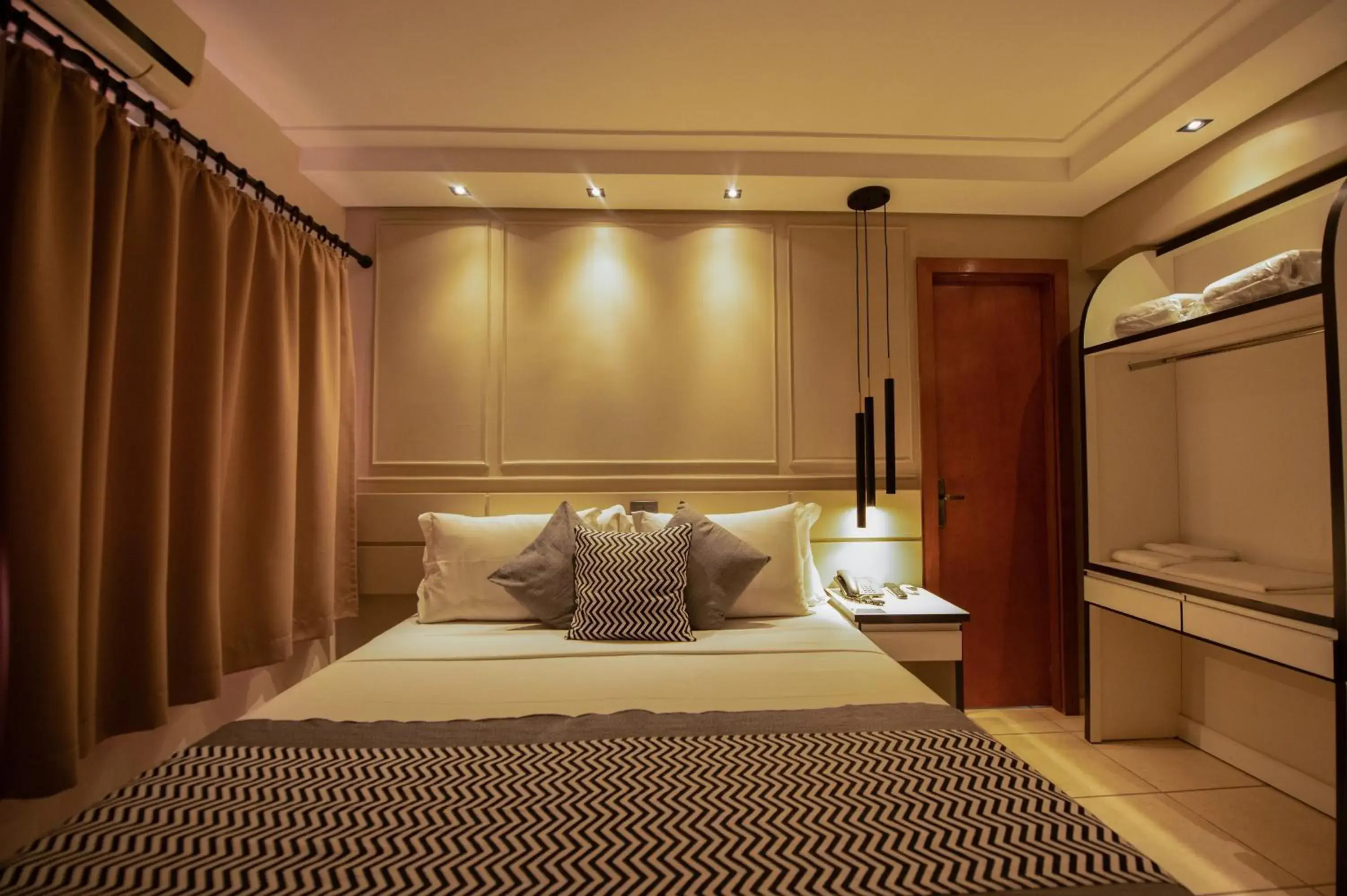 Bedroom, Bed in Havana Palace Hotel II Bedroom, Bed in Havana Palace Hotel II