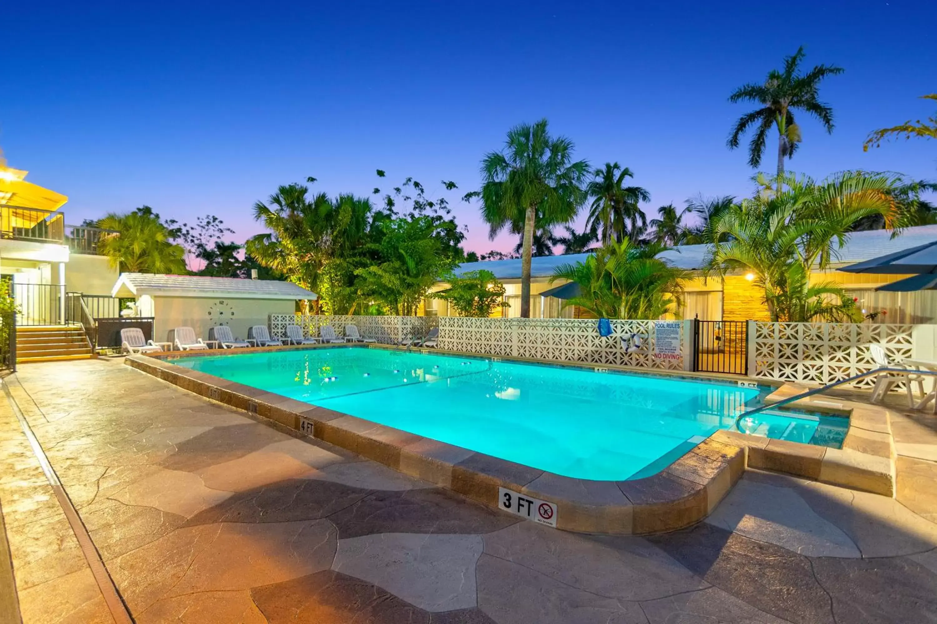 Swimming Pool in The Fairways Inn of Naples