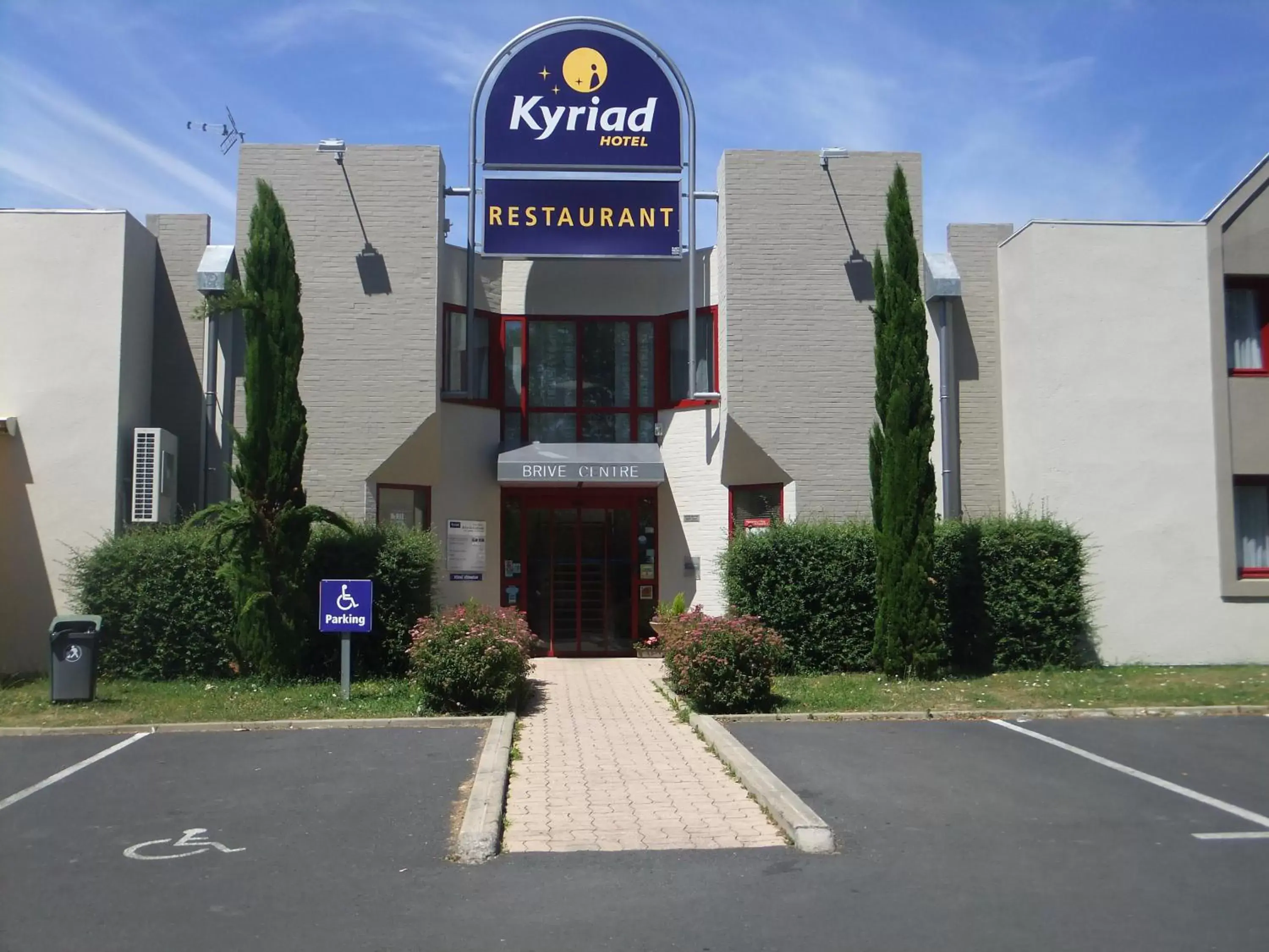 Facade/entrance, Property Building in Hotel Restaurant Kyriad Brive Centre