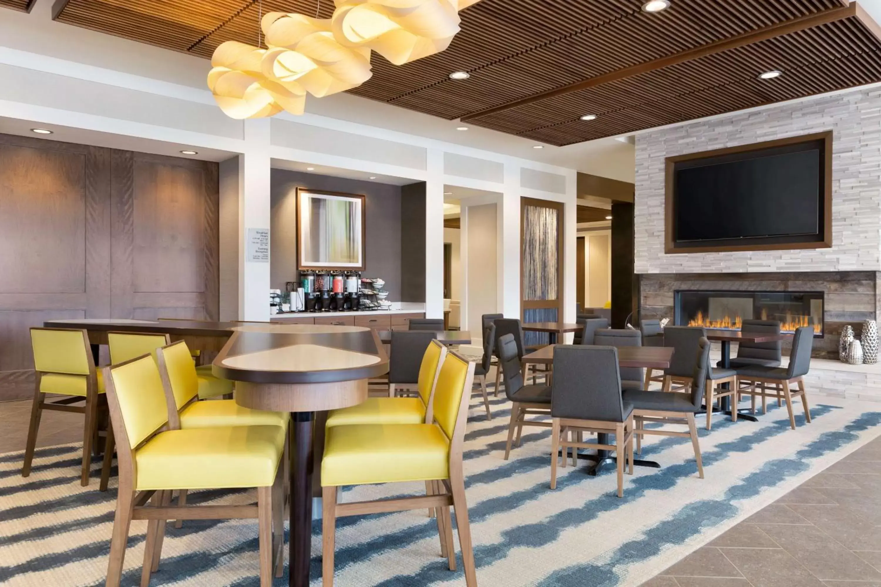 Breakfast, Lounge/Bar in Homewood Suites by Hilton Pittsburgh Downtown
