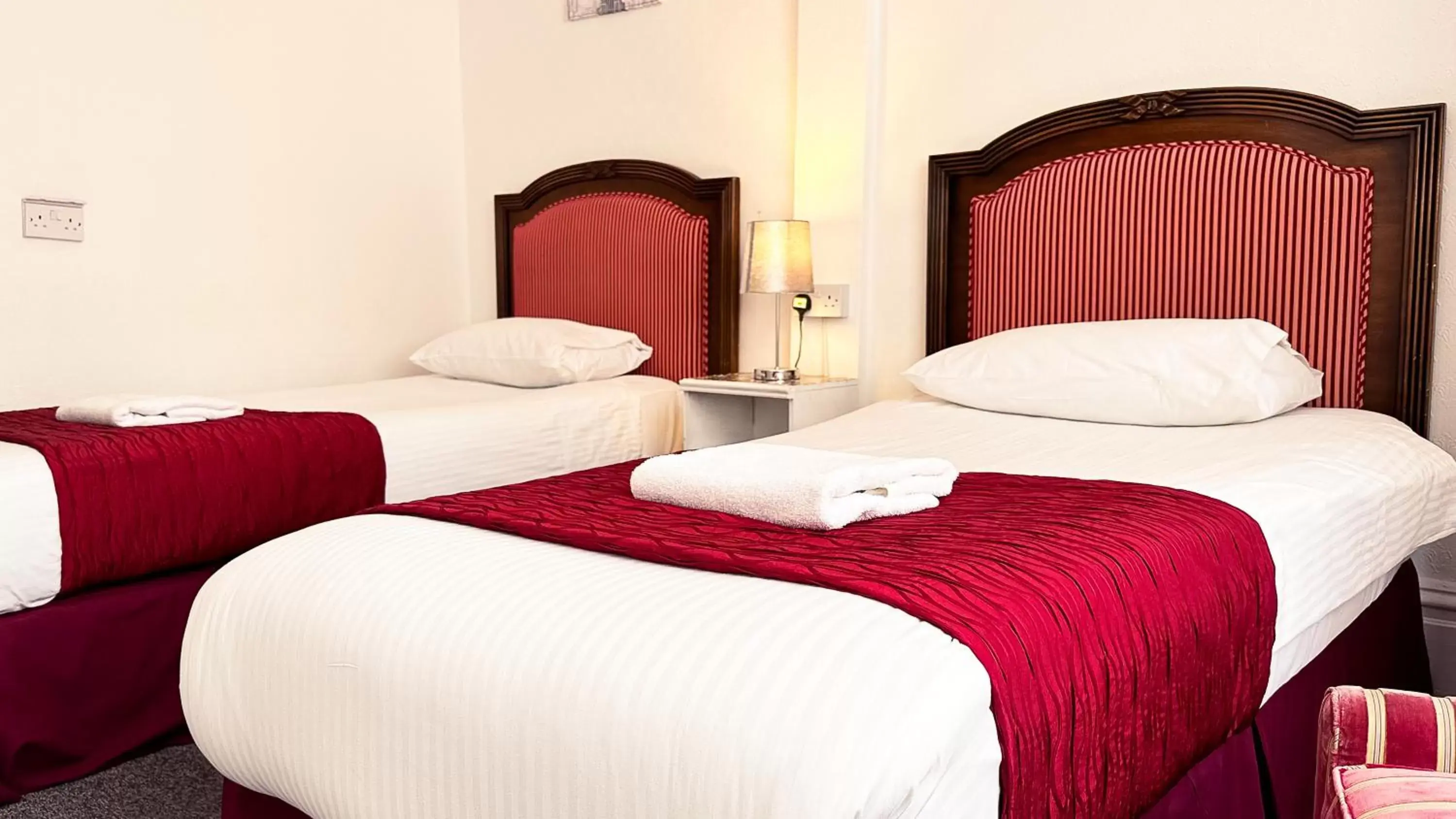 Bed in The Melville Hotel - Central Location