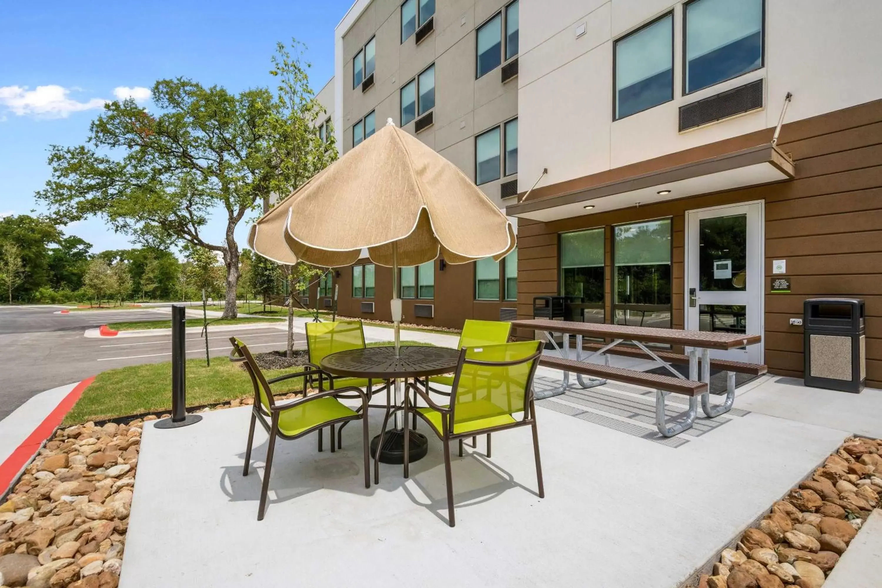 Patio in Extended Stay America Premier Suites - Austin - Austin Airport