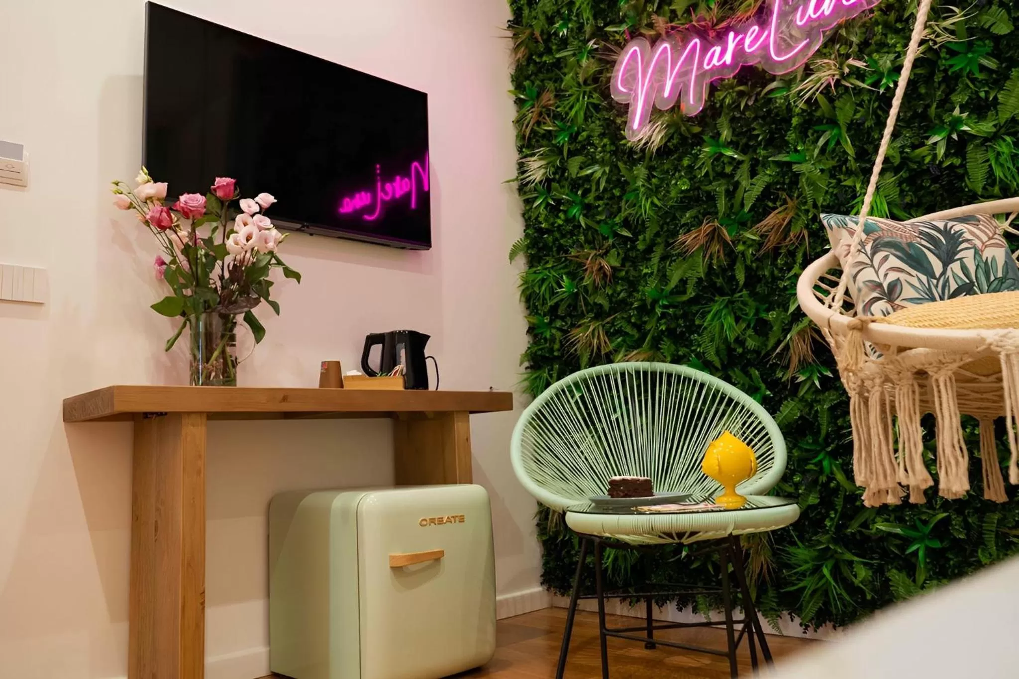 Seating area, TV/Entertainment Center in MareLuna Rooms