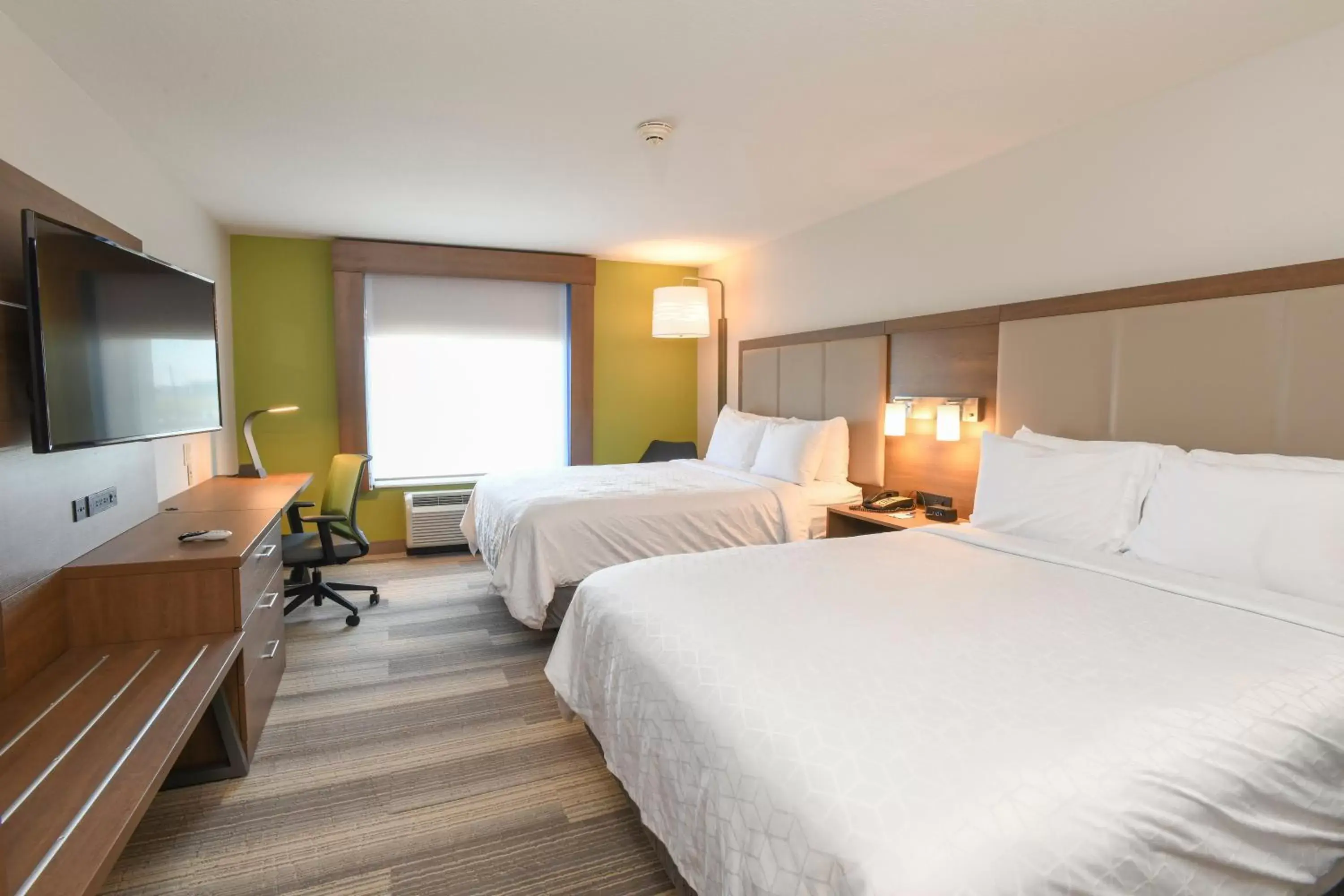 Photo of the whole room, Bed in Holiday Inn Express Hotel & Suites Richwood - Cincinnati South, an IHG Hotel