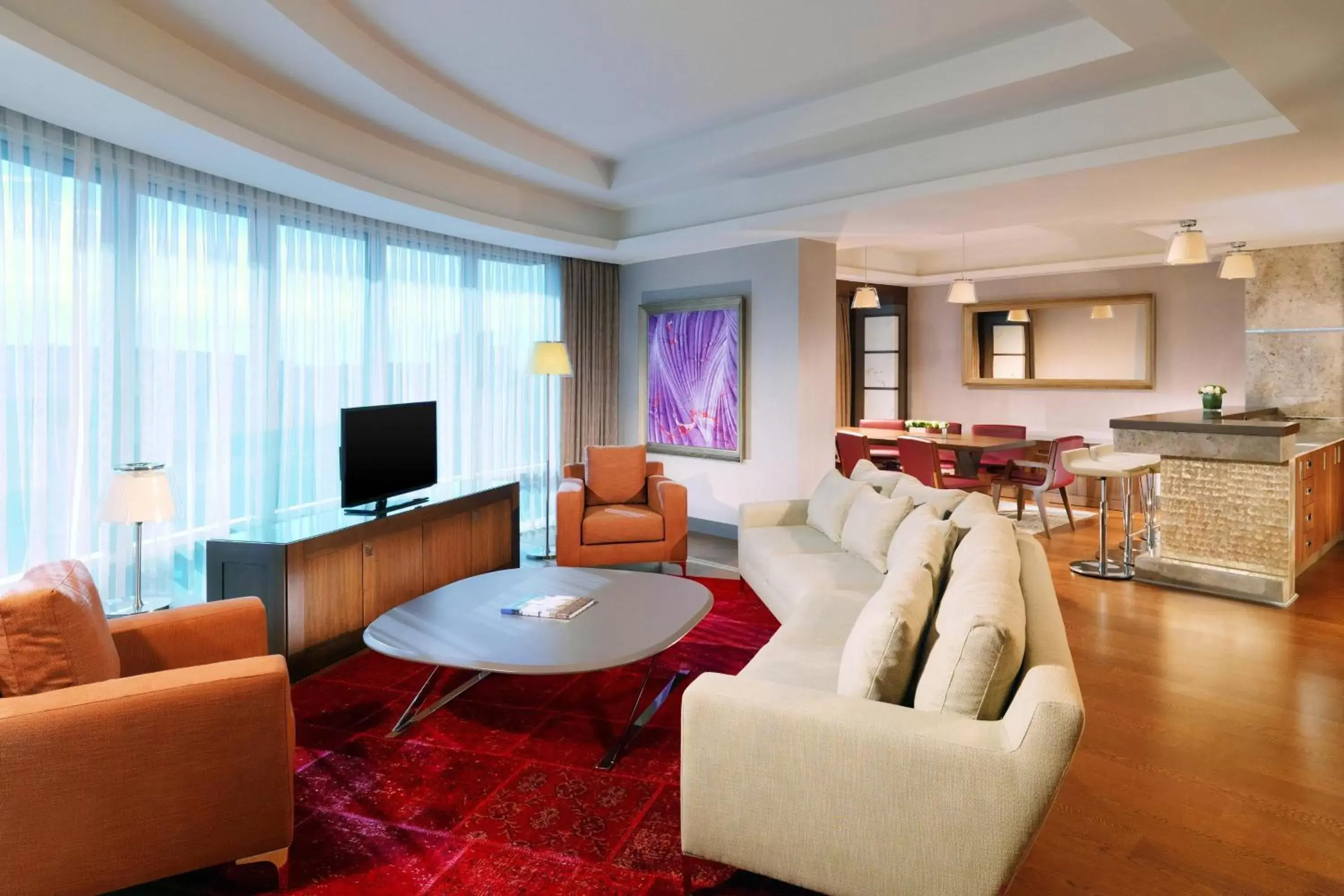 Photo of the whole room, Seating Area in Sheraton Bursa Hotel