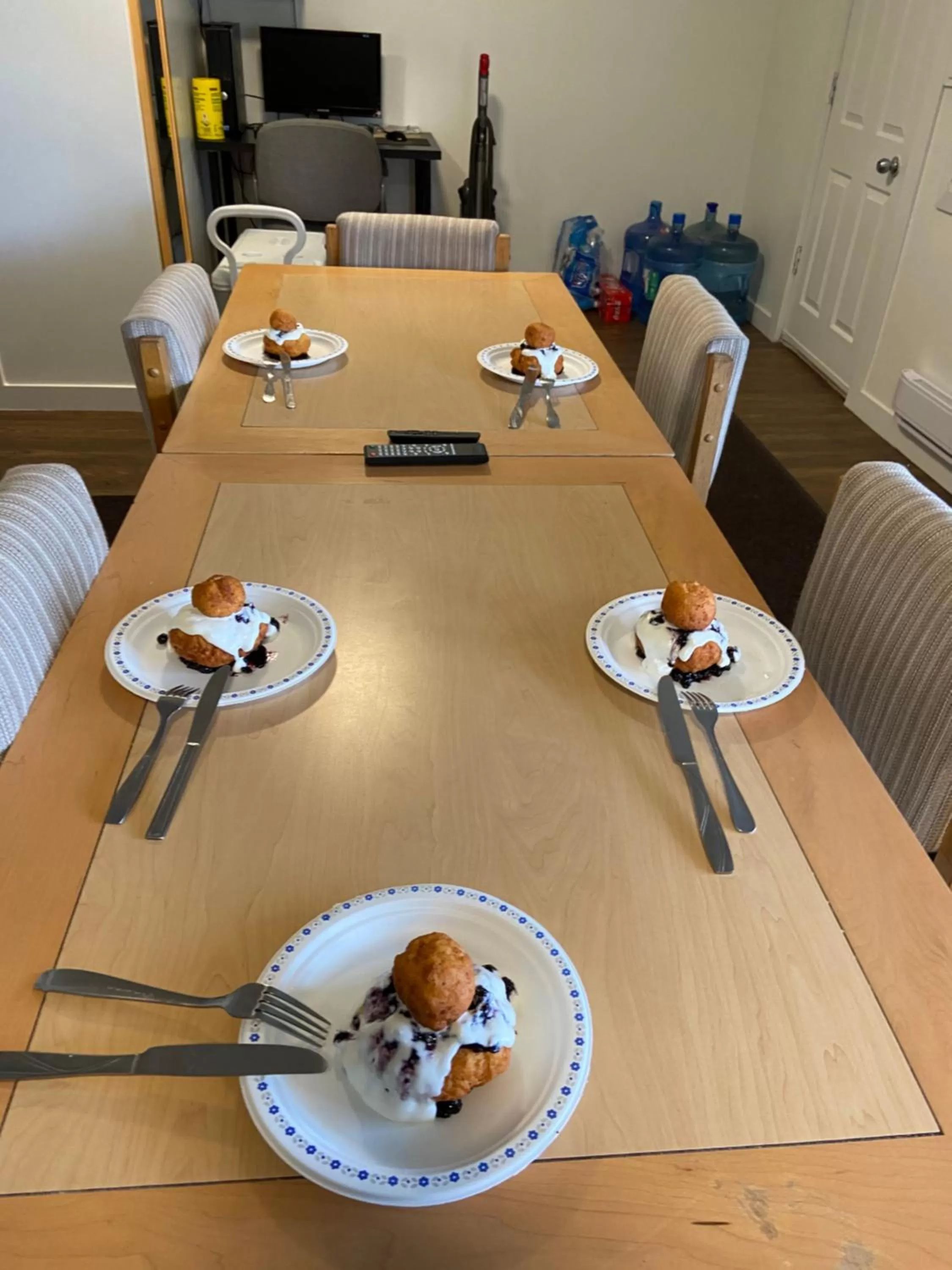 Kitchen or kitchenette in Sunset Motel