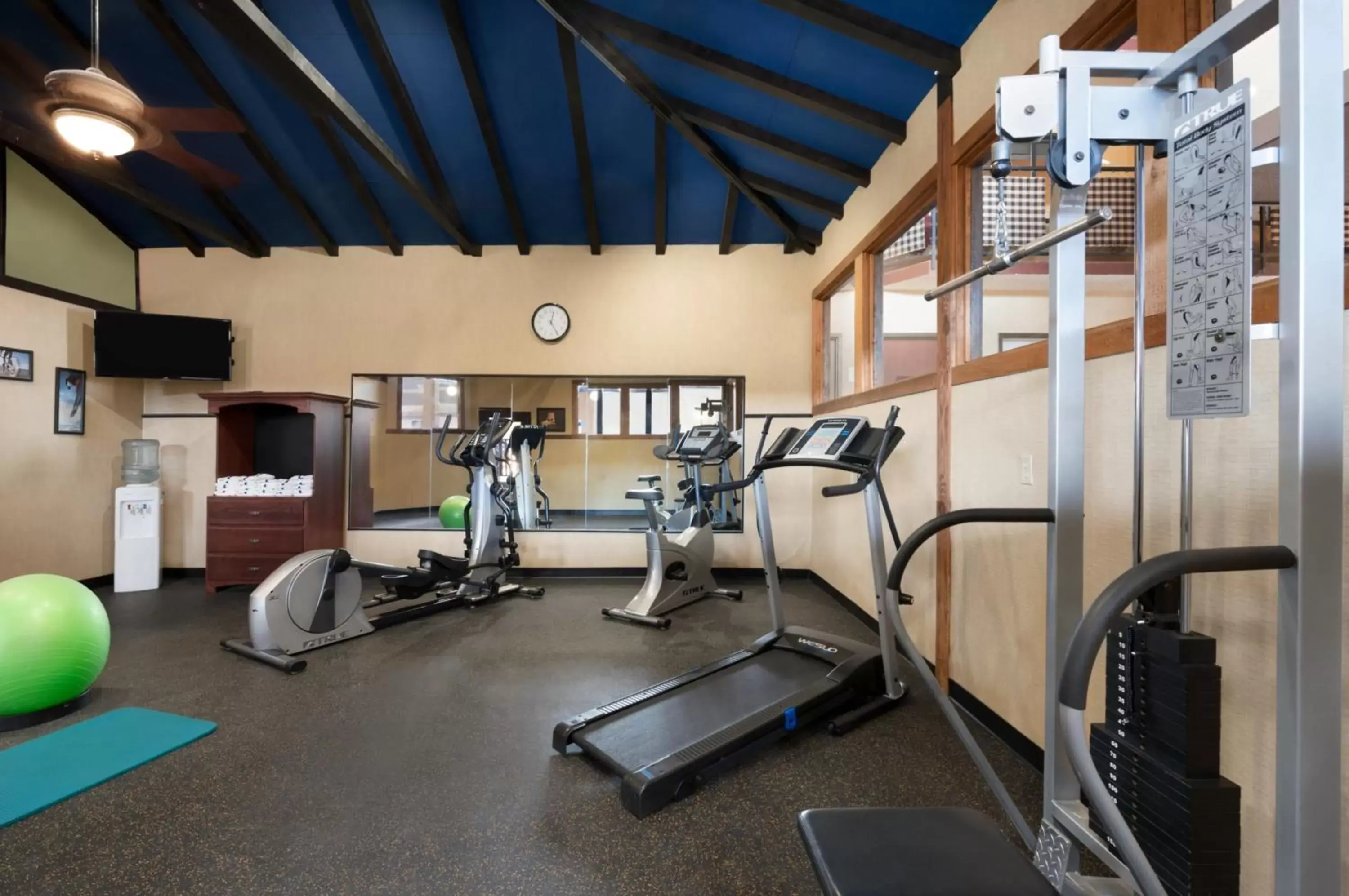 Fitness centre/facilities, Fitness Center/Facilities in Ramada Plaza by Wyndham Gillette Conference Center