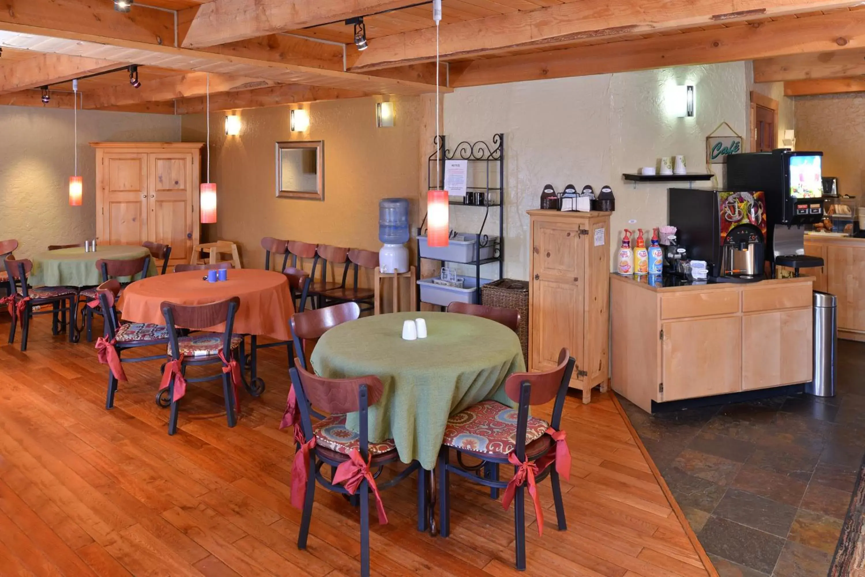 Restaurant/Places to Eat in The Boulder Creek Lodge
