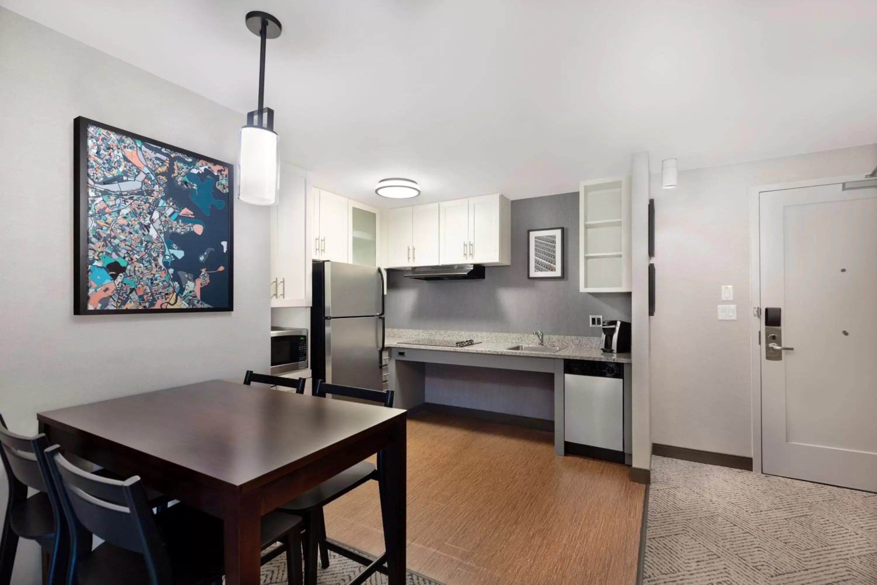 Photo of the whole room, Kitchen/Kitchenette in Residence Inn by Marriott Boston Back Bay/Fenway