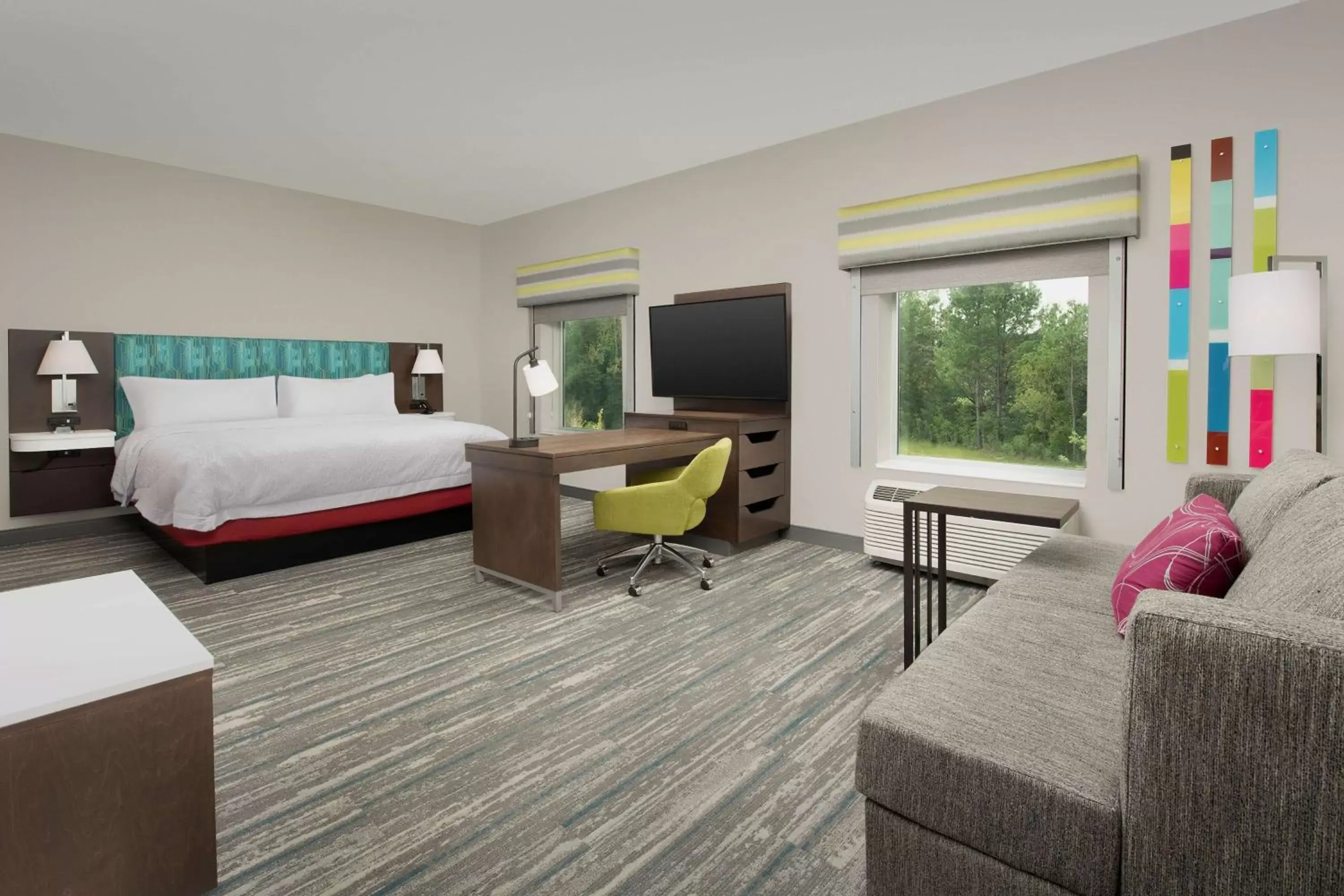 Bedroom in Hampton Inn & Suites Charlotte Airport Lake Pointe