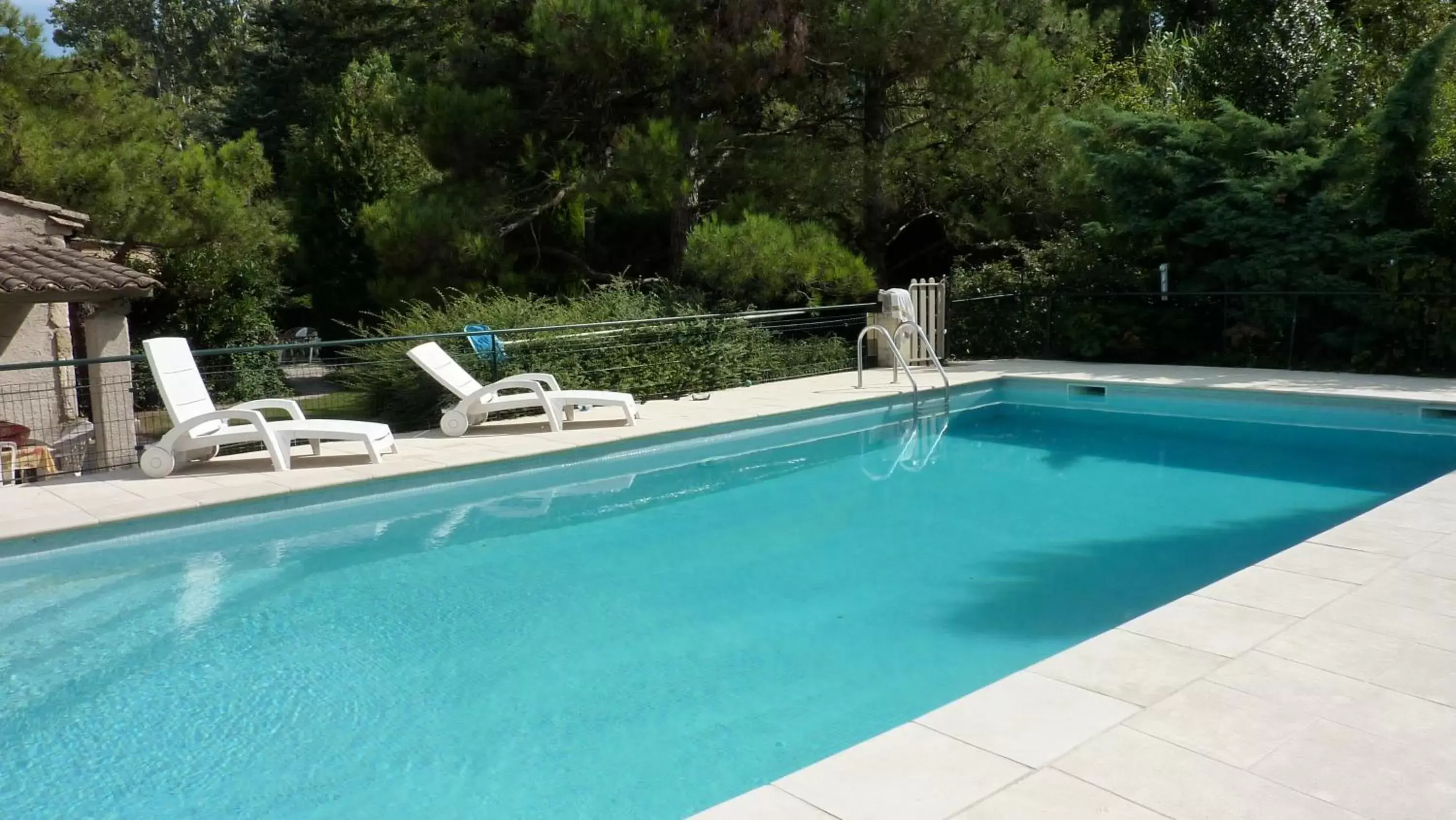 Swimming Pool in Mas Grimaud - Gîte- Studio et chambres d'hôtes familiales