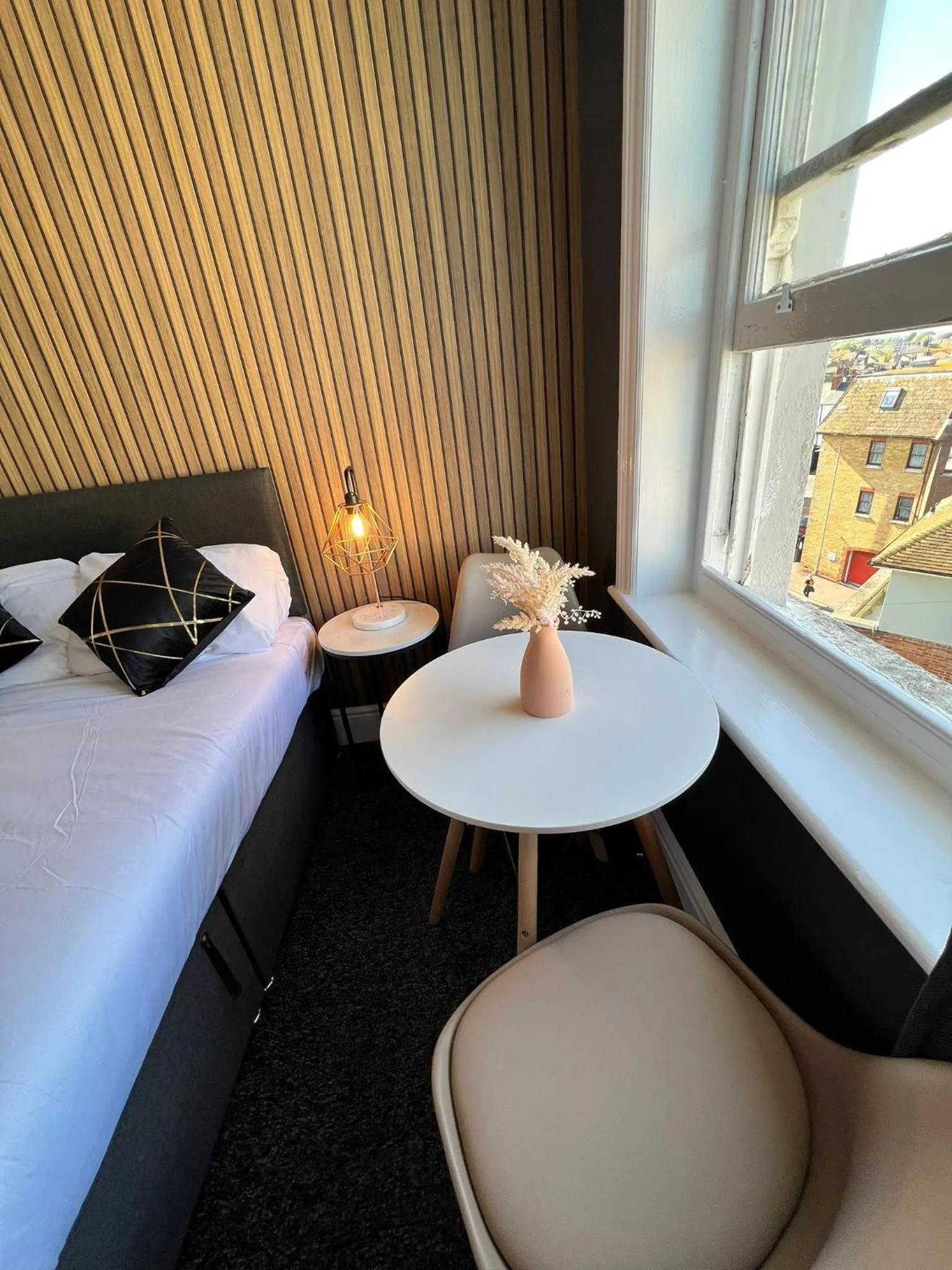 Bedroom in OYO Marine Parade Hotel, Eastbourne Pier