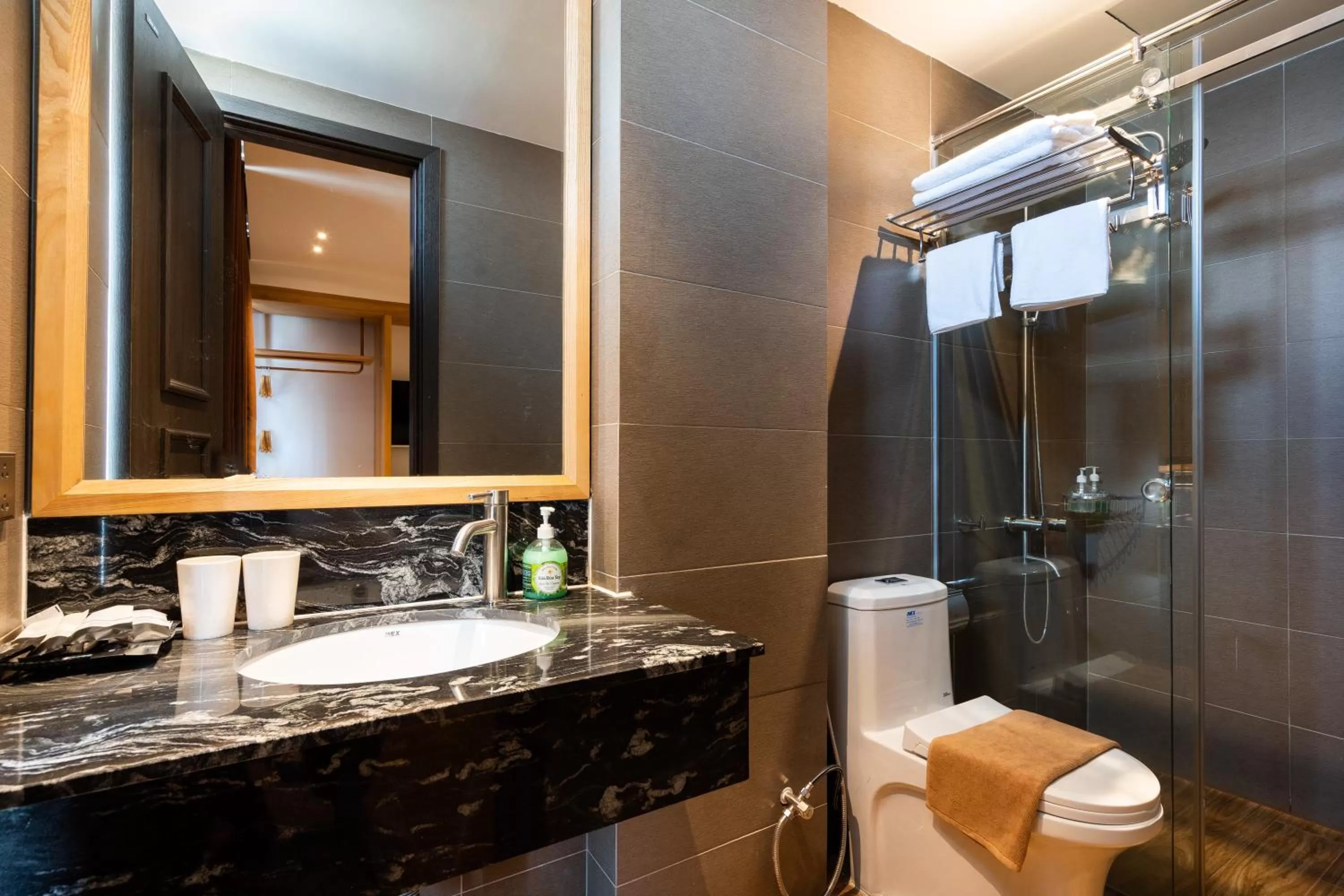 Shower in Haven Hut Hotel