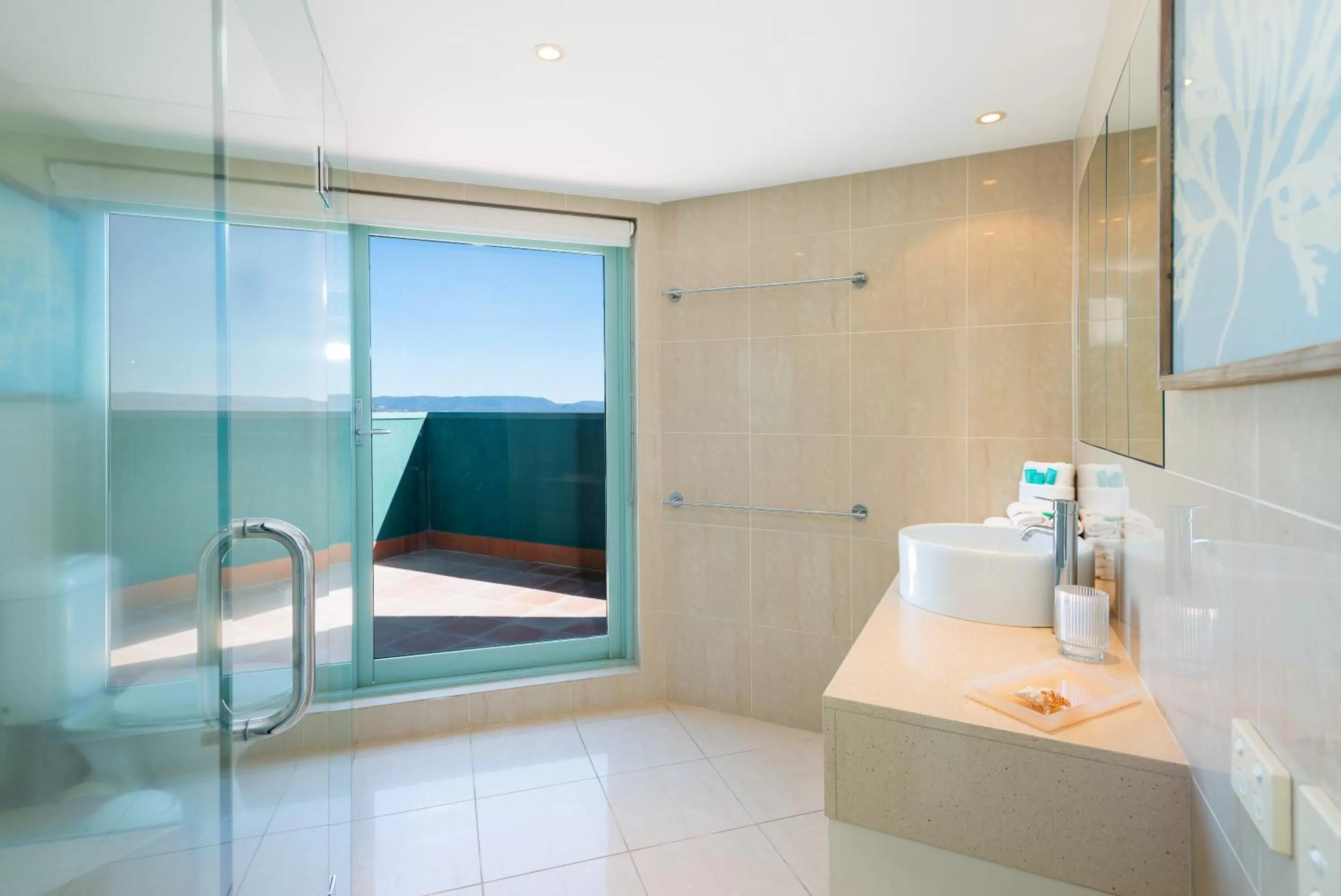 Shower in The Waterford on Main Beach