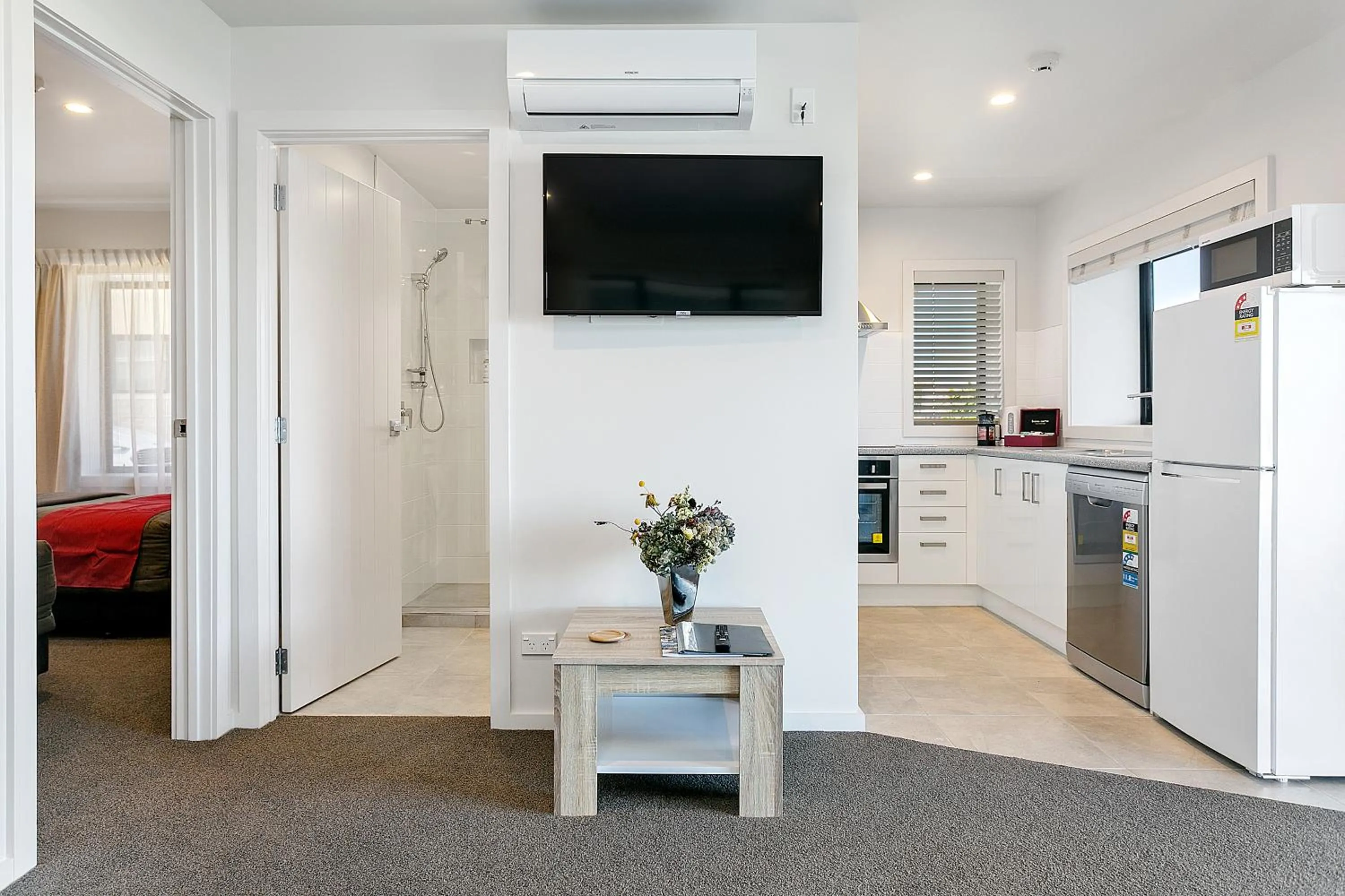 Bathroom in Acacia Lake View Motel